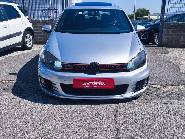 Volkswagen Golf view 2