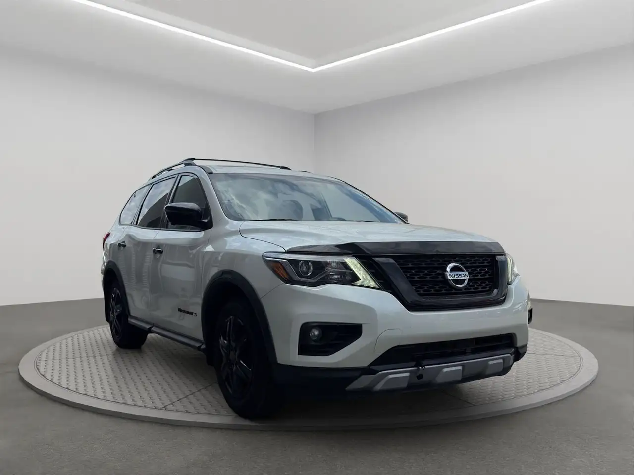 Nissan Pathfinder снимка Nissan Pathfinder