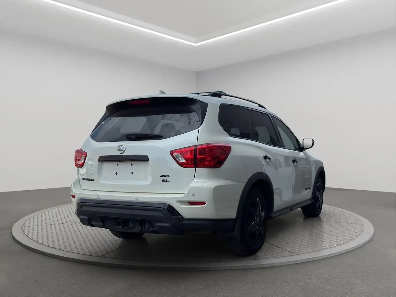 Nissan Pathfinder снимка Nissan Pathfinder