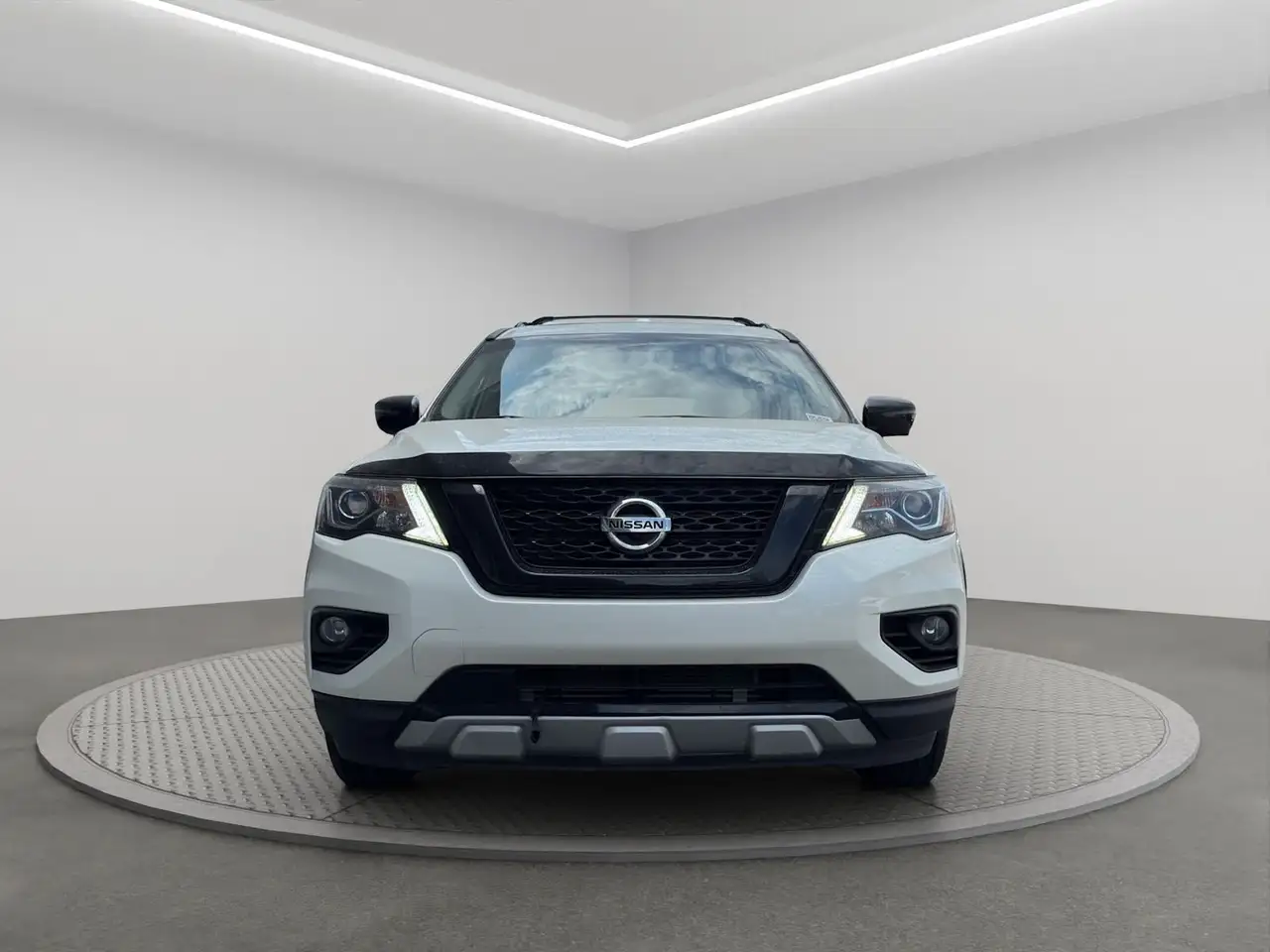 Nissan Pathfinder снимка Nissan Pathfinder