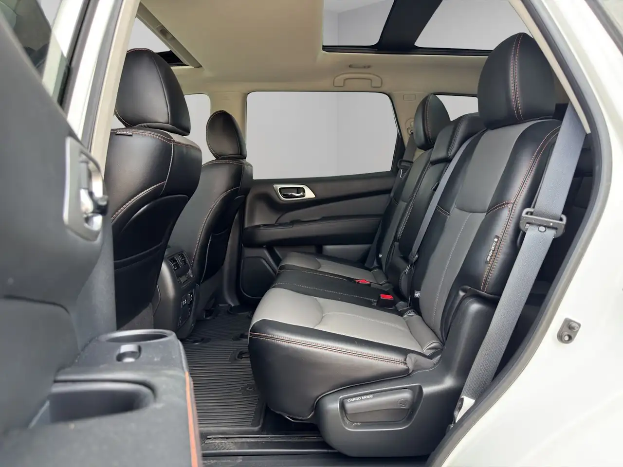 Nissan Pathfinder снимка Nissan Pathfinder