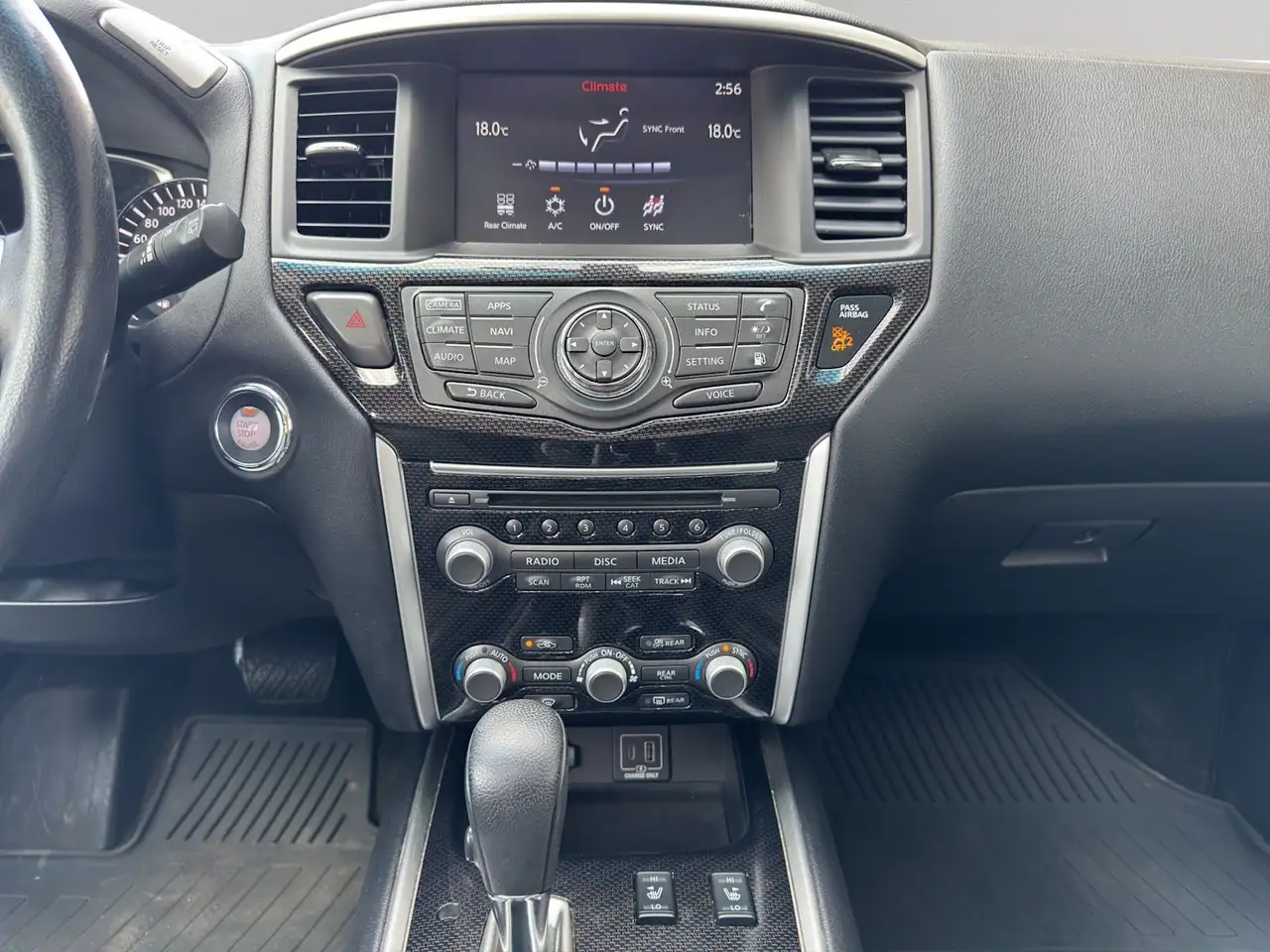 Nissan Pathfinder снимка Nissan Pathfinder