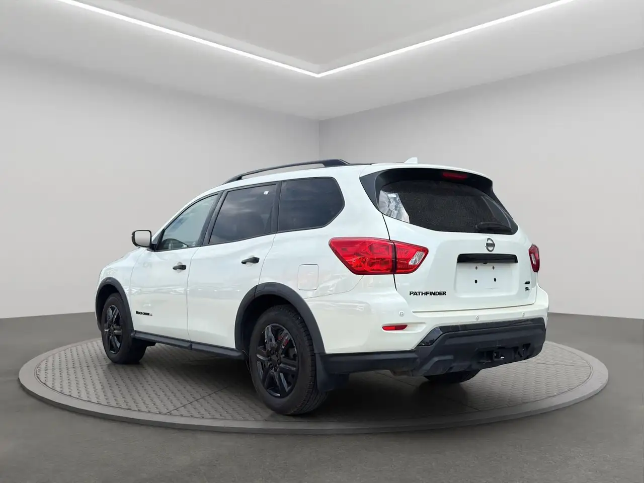 Nissan Pathfinder снимка Nissan Pathfinder