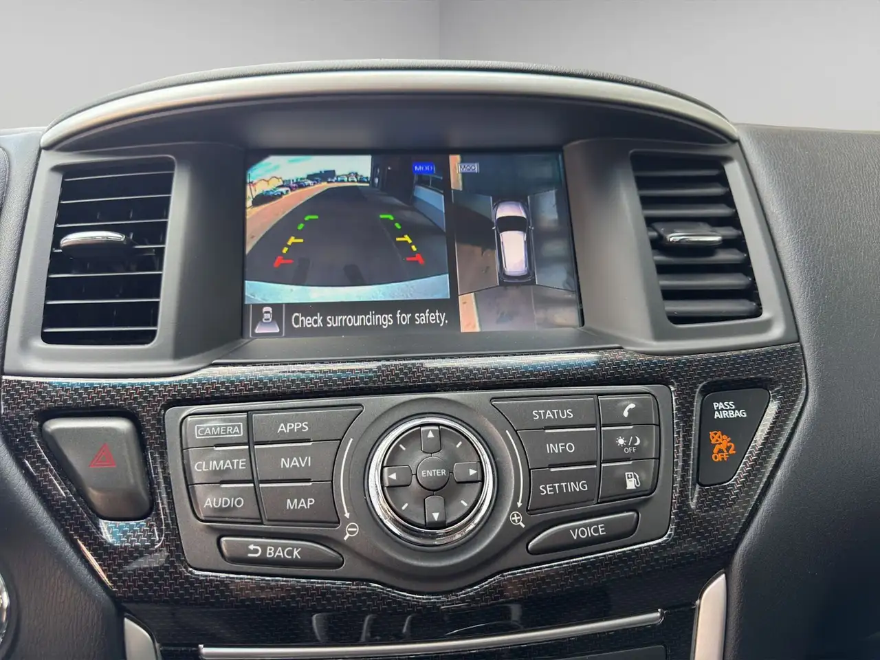 Nissan Pathfinder снимка Nissan Pathfinder