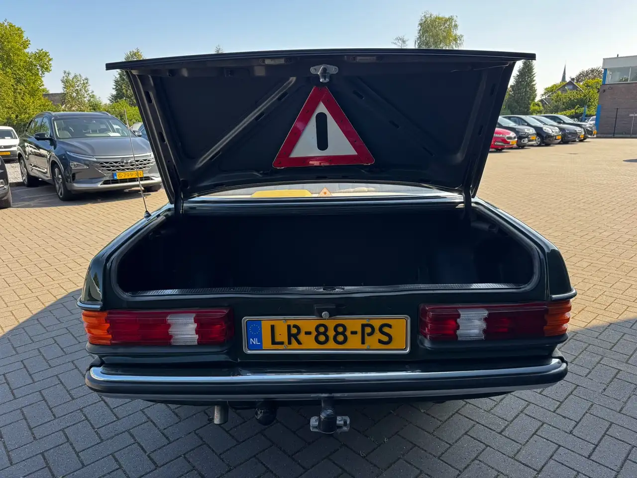 Mercedes-Benz 200 W123 Sedan, foto 9