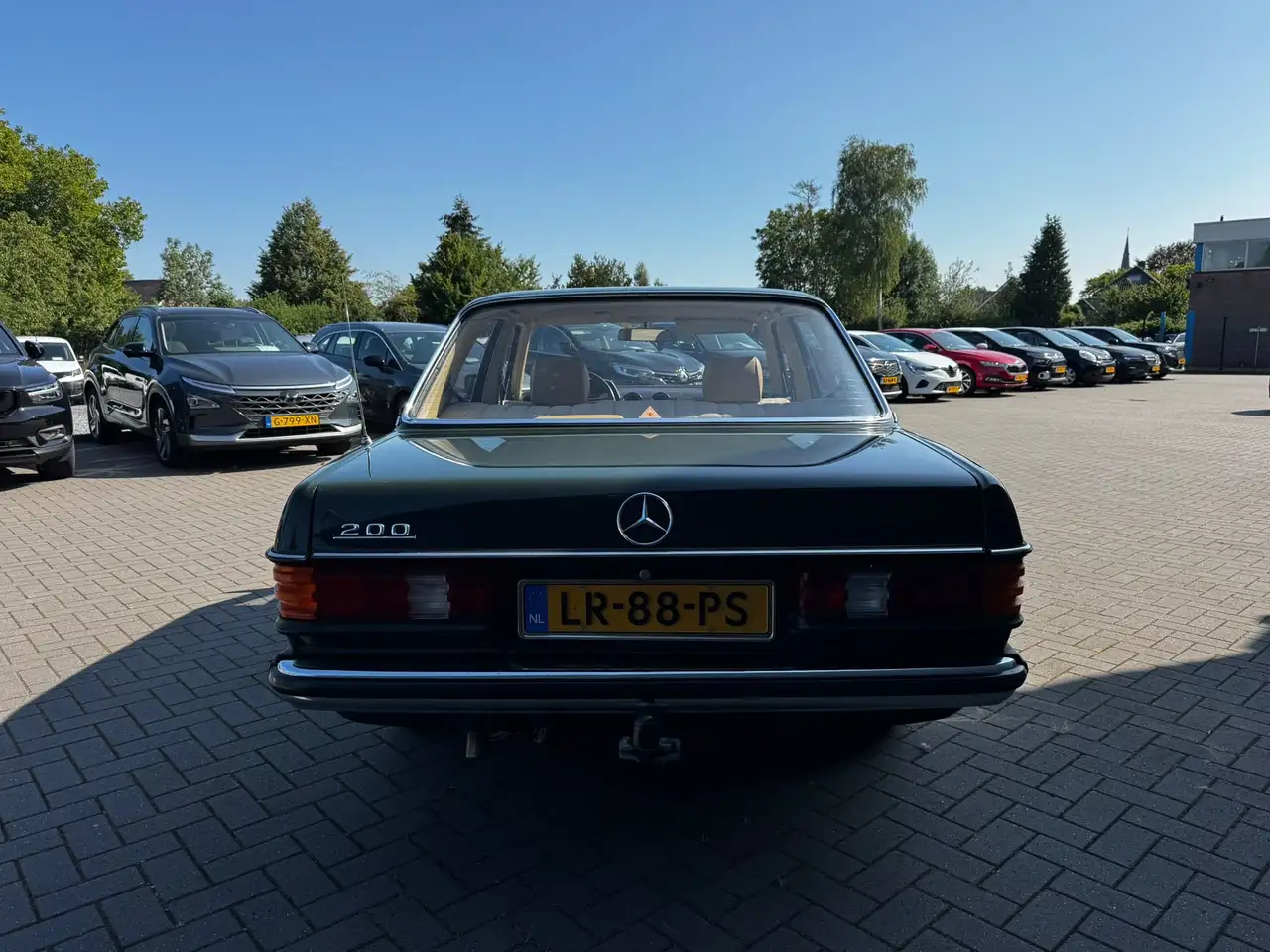 Mercedes-Benz 200 W123 Sedan, foto 5