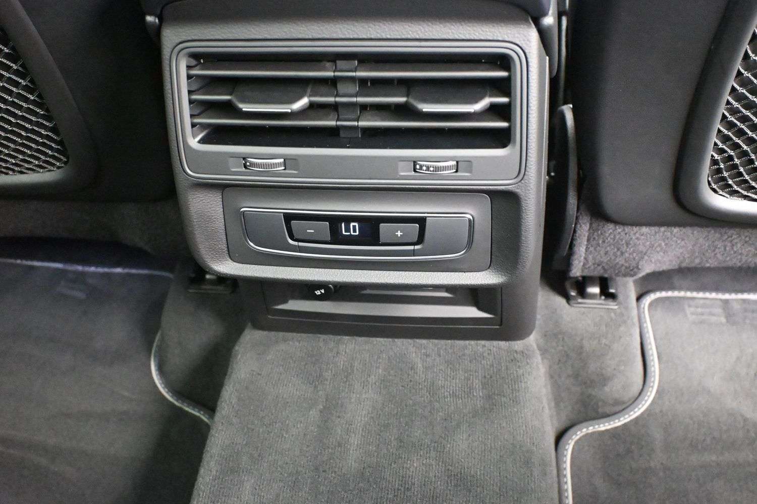 2026 Audi Q7 45 TFSI QUATTRO PANORAMIC ROOF, 7 PASSENGER, NAVIG thumb 31