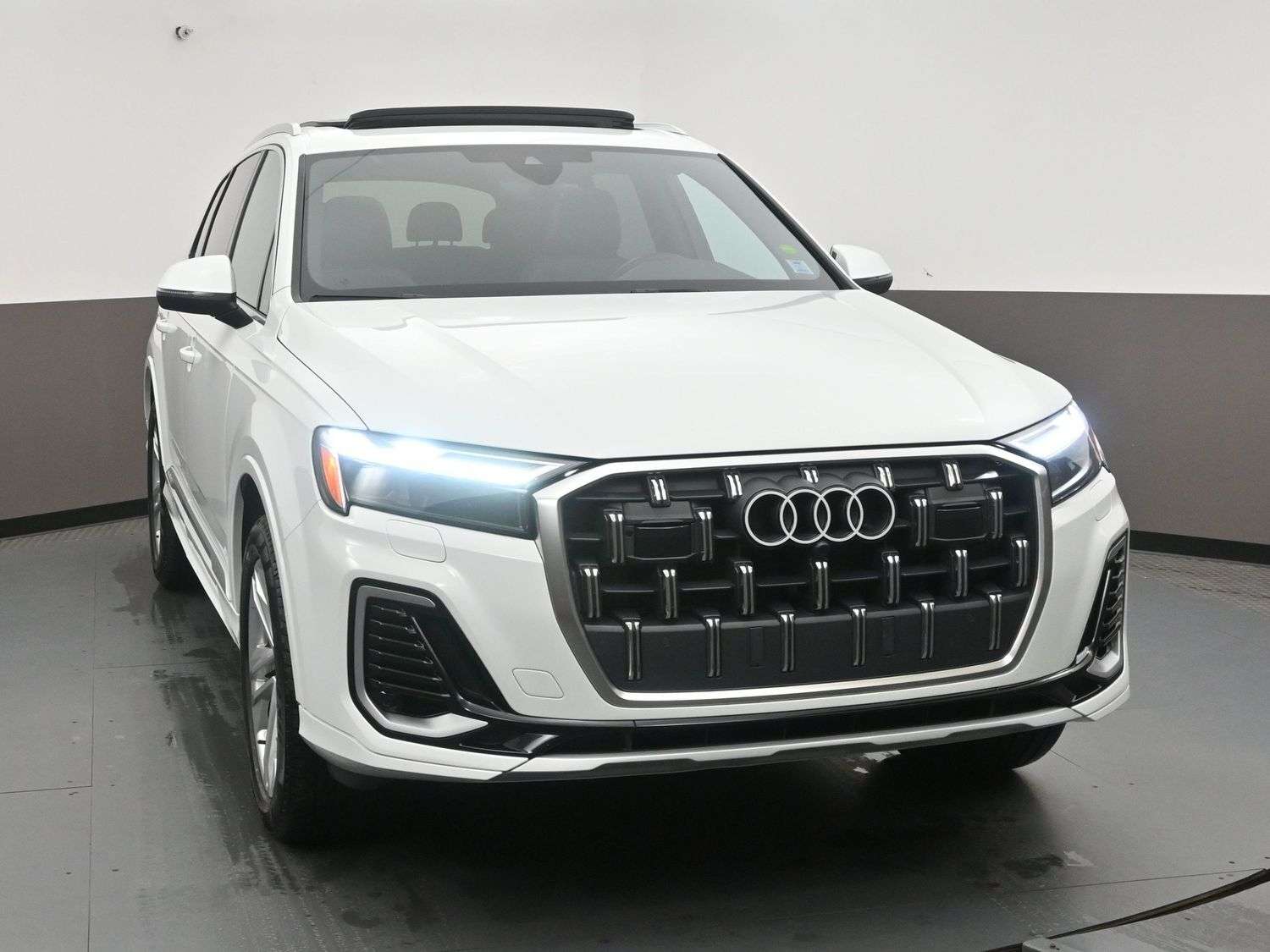2026 Audi Q7 45 TFSI QUATTRO PANORAMIC ROOF, 7 PASSENGER, NAVIG alt 2