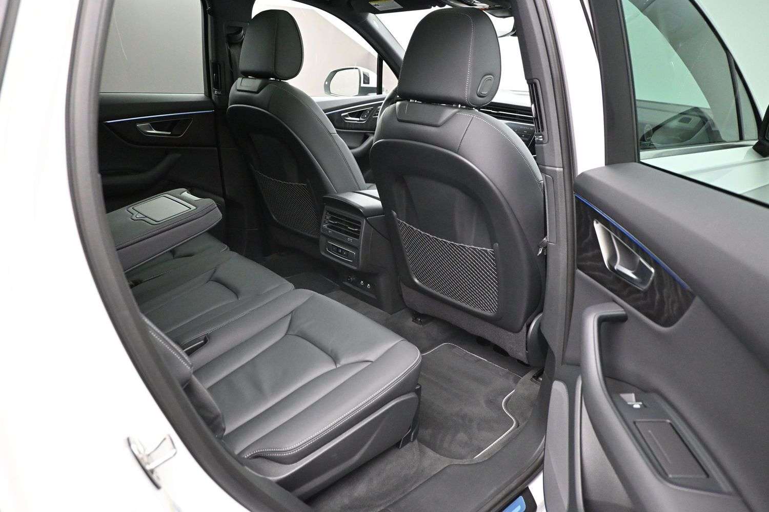 2026 Audi Q7 45 TFSI QUATTRO PANORAMIC ROOF, 7 PASSENGER, NAVIG thumb 28