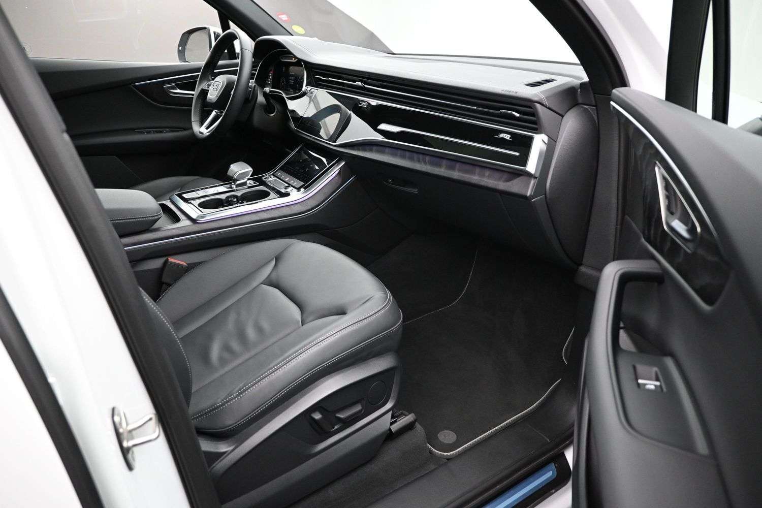 2026 Audi Q7 45 TFSI QUATTRO PANORAMIC ROOF, 7 PASSENGER, NAVIG thumb 35