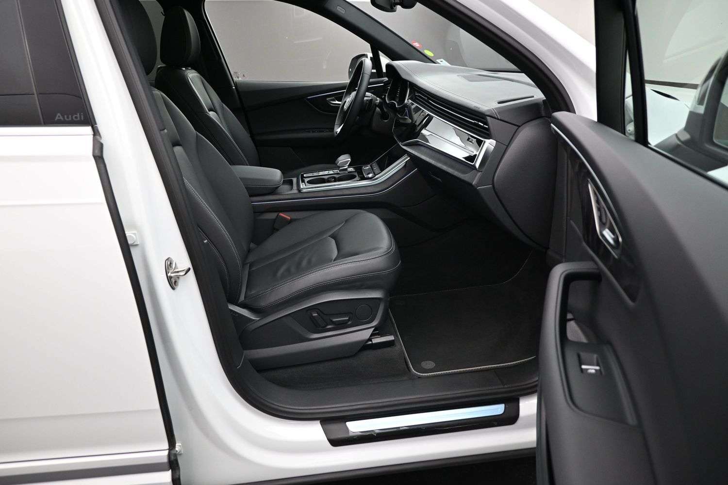 2026 Audi Q7 45 TFSI QUATTRO PANORAMIC ROOF, 7 PASSENGER, NAVIG thumb 34