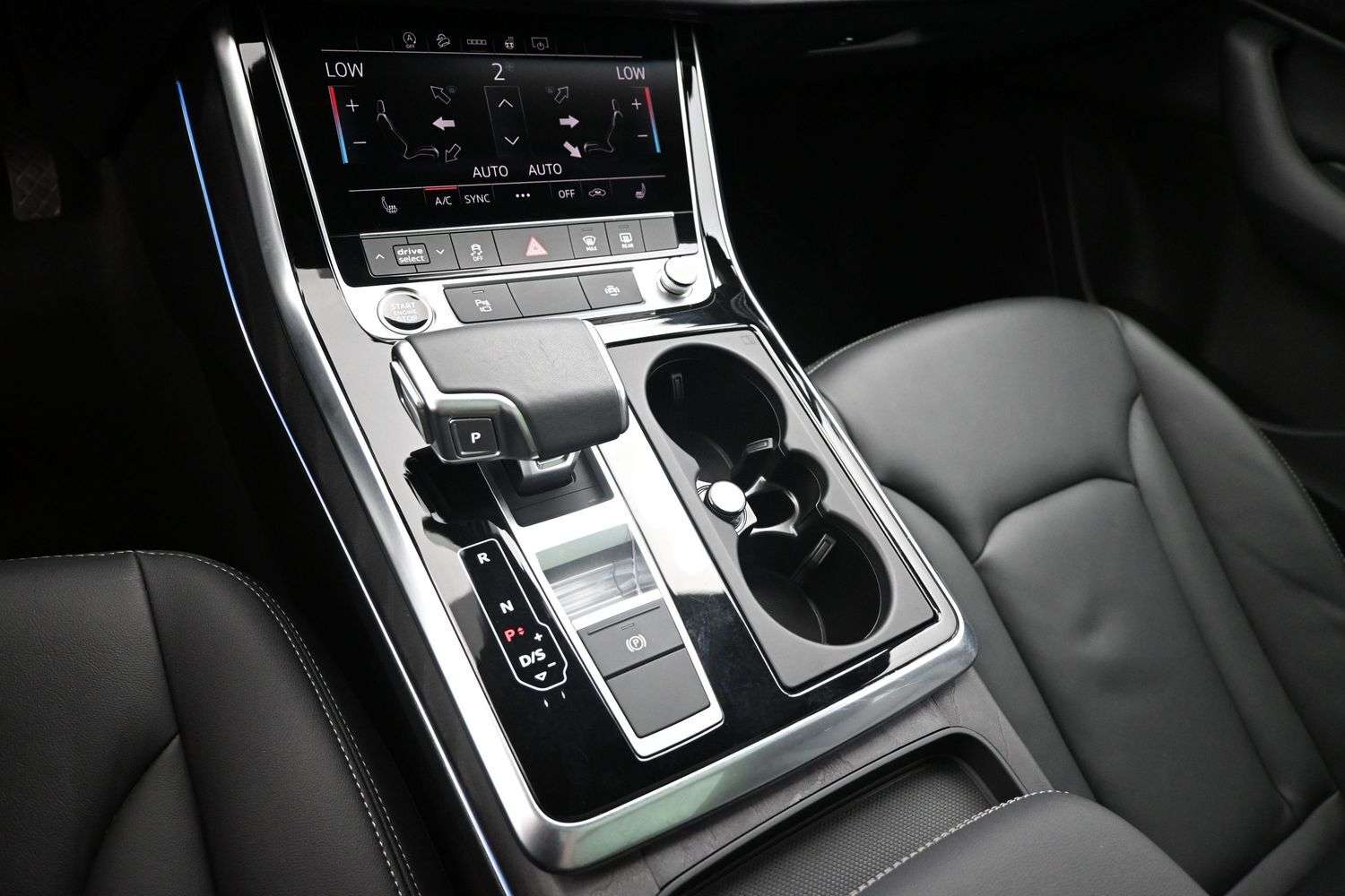 2026 Audi Q7 45 TFSI QUATTRO PANORAMIC ROOF, 7 PASSENGER, NAVIG thumb 12