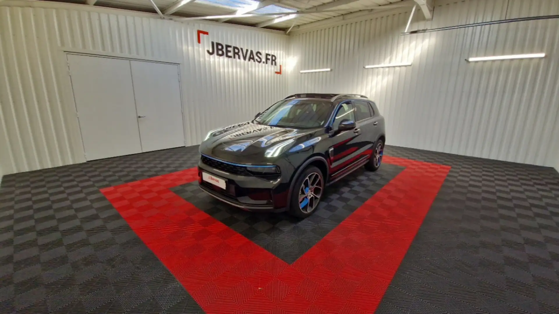 Lynk & Co 01 1.5 261ch Hybride Rechargeable Noir - 1