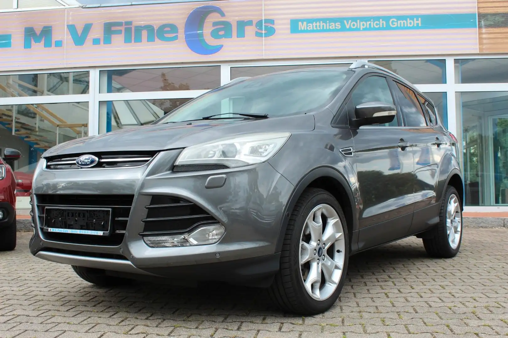 Ford Kuga Titanium Grau - 1