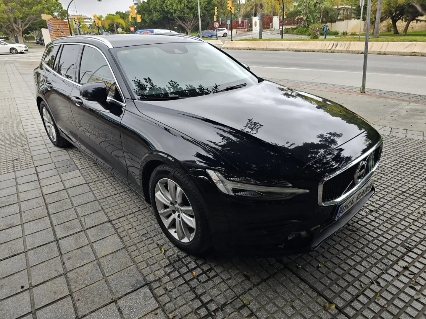 Volvo V60 D4 Aut. Noir - 1
