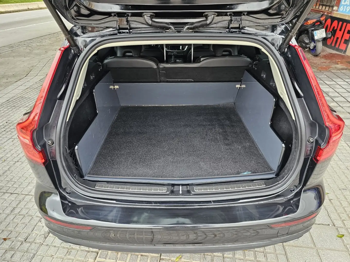 Volvo V60 D4 Aut. Noir - 2