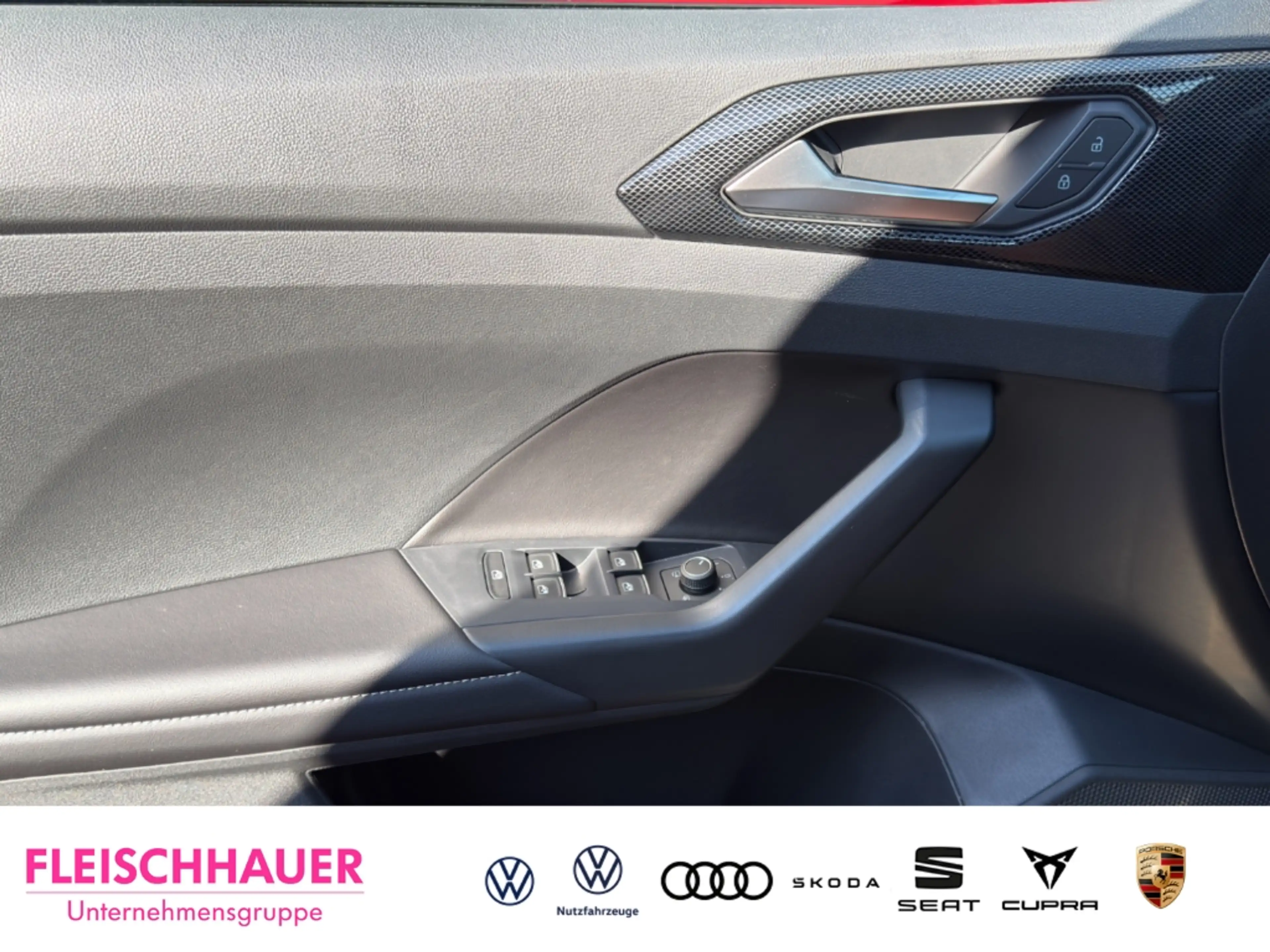 Volkswagen T-Cross R-Line 1.0 TSI Alu+Klima+PDC+get. Scheiben+AHK — photo 9