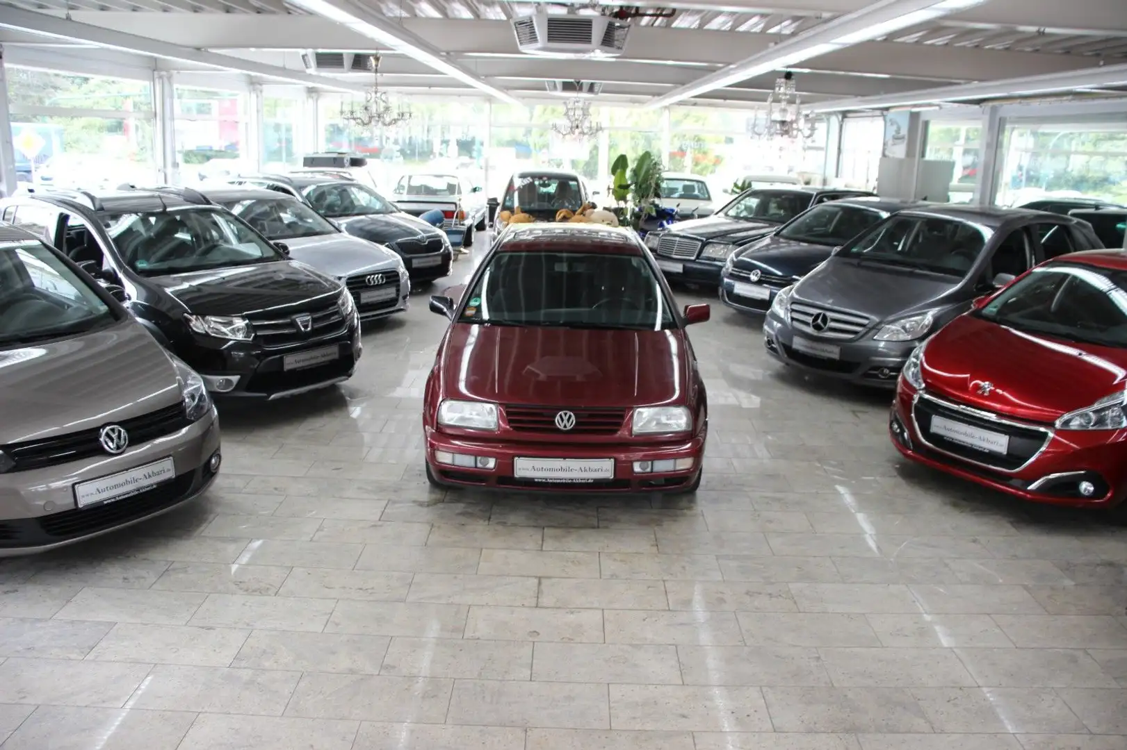 Volkswagen Vento 1.8 GLX *H-Zulassung* Rosso - 1