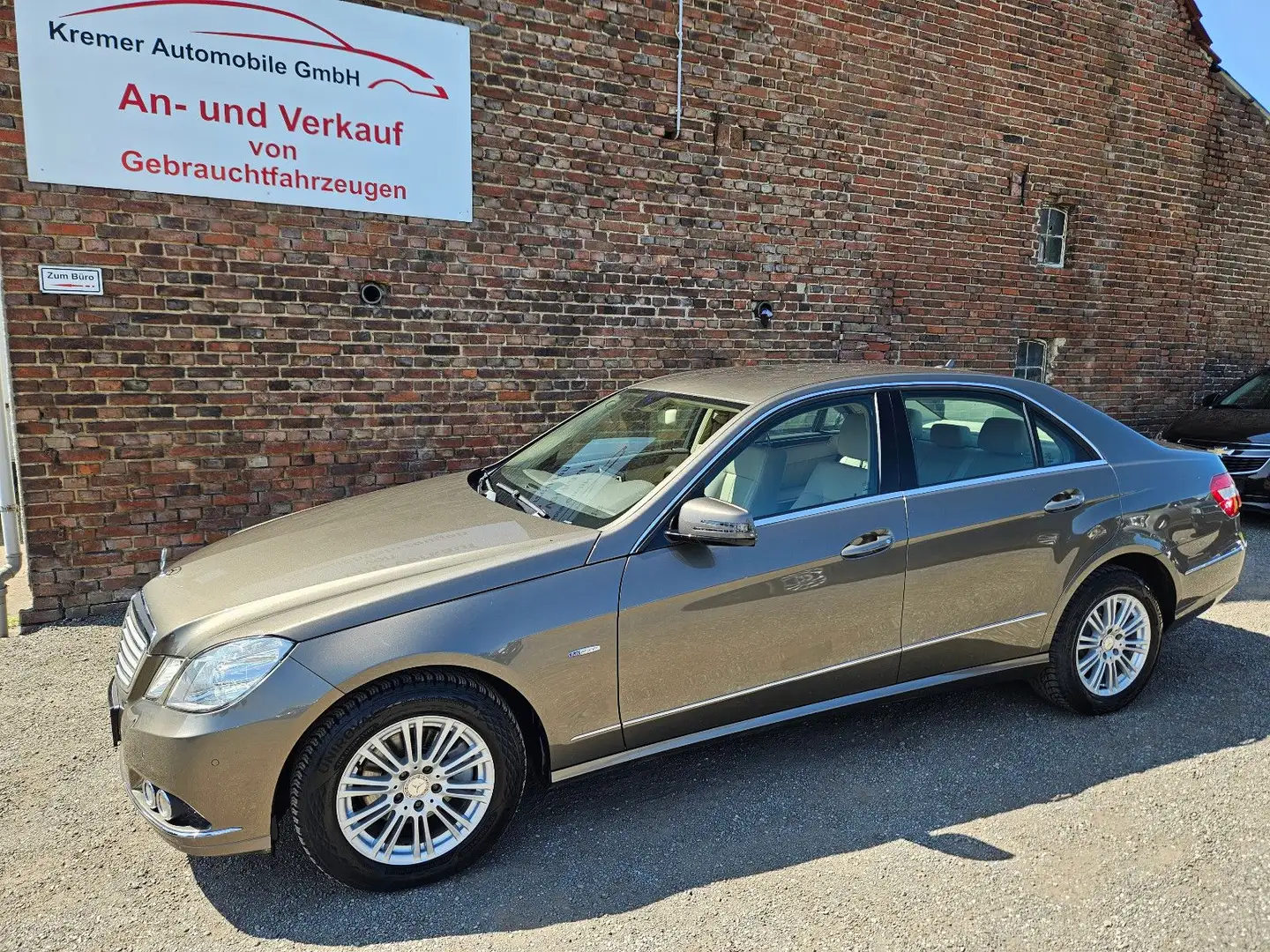 Mercedes-Benz E 200 CGI BlueEfficiency | TÜV&Inspektion neu Grau - 1