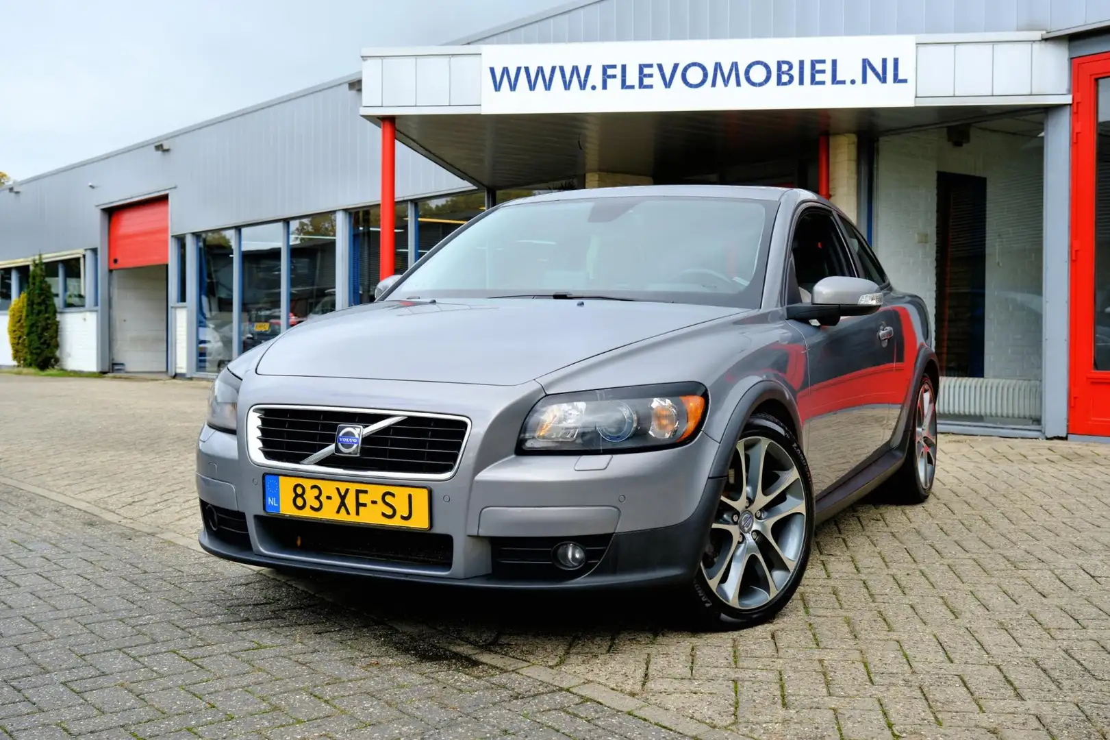 Volvo C30 2.5 T5 220PK Summum Aut. Leder|Pano|LMV"18|Stoelve Grijs - 1