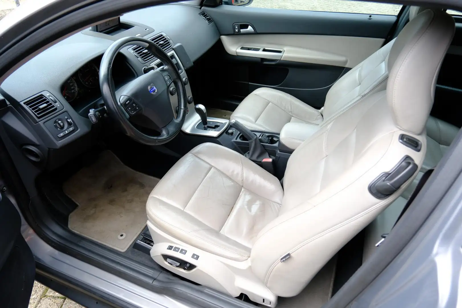 Volvo C30 2.5 T5 220PK Summum Aut. Leder|Pano|LMV"18|Stoelve Grijs - 2