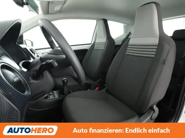 Volkswagen Up! view 10
