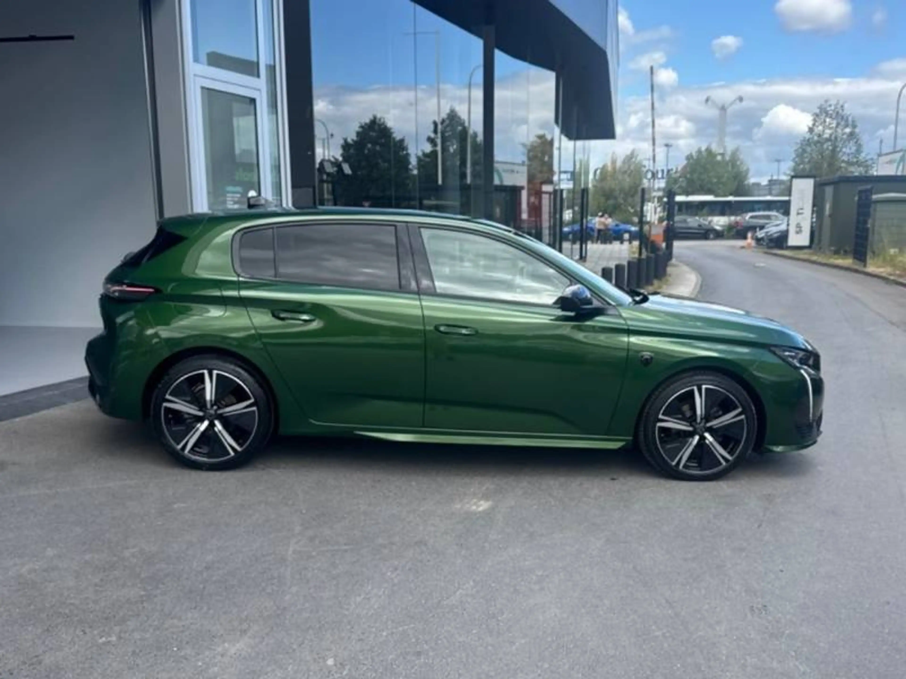 Peugeot 308 3 1.2 PureTech 130 S&S EAT8 GT — photo 4
