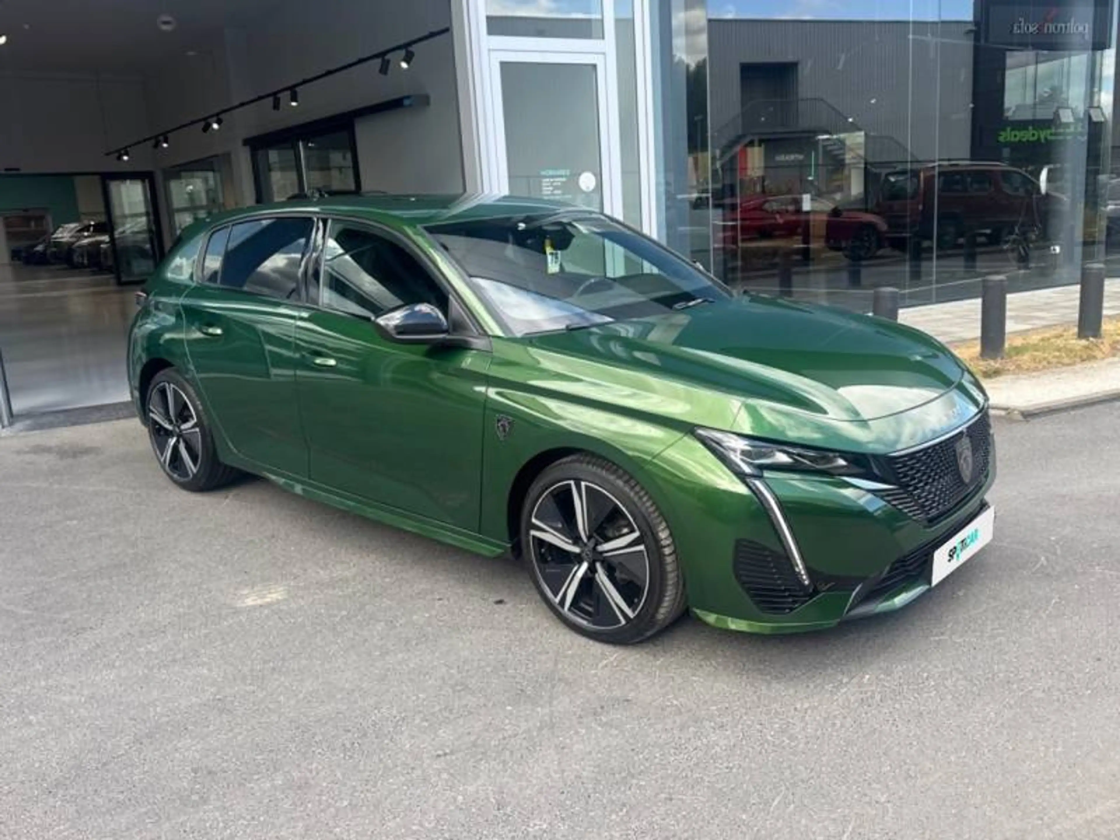 Peugeot 308 3 1.2 PureTech 130 S&S EAT8 GT — photo 3