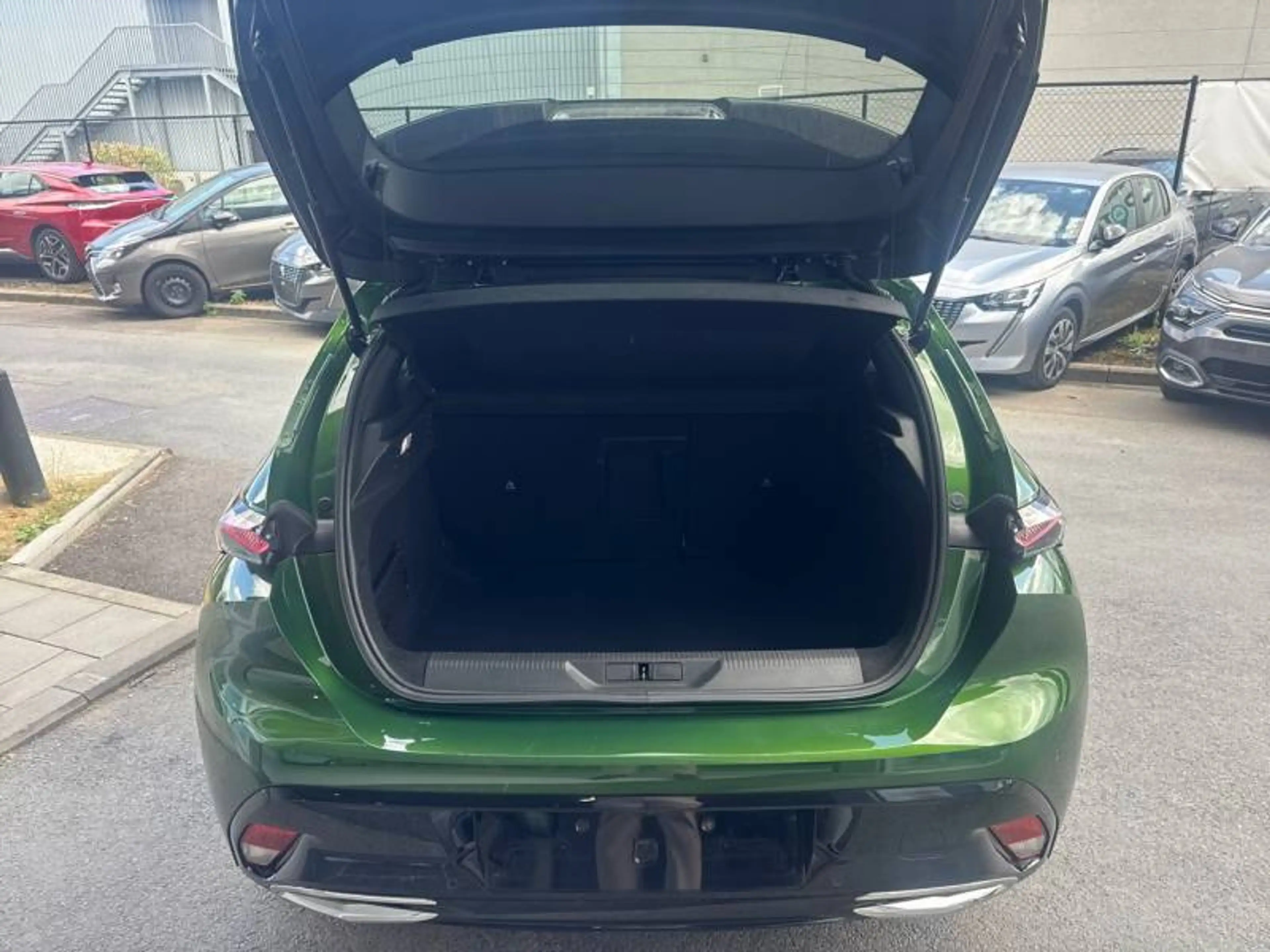 Peugeot 308 3 1.2 PureTech 130 S&S EAT8 GT — photo 6