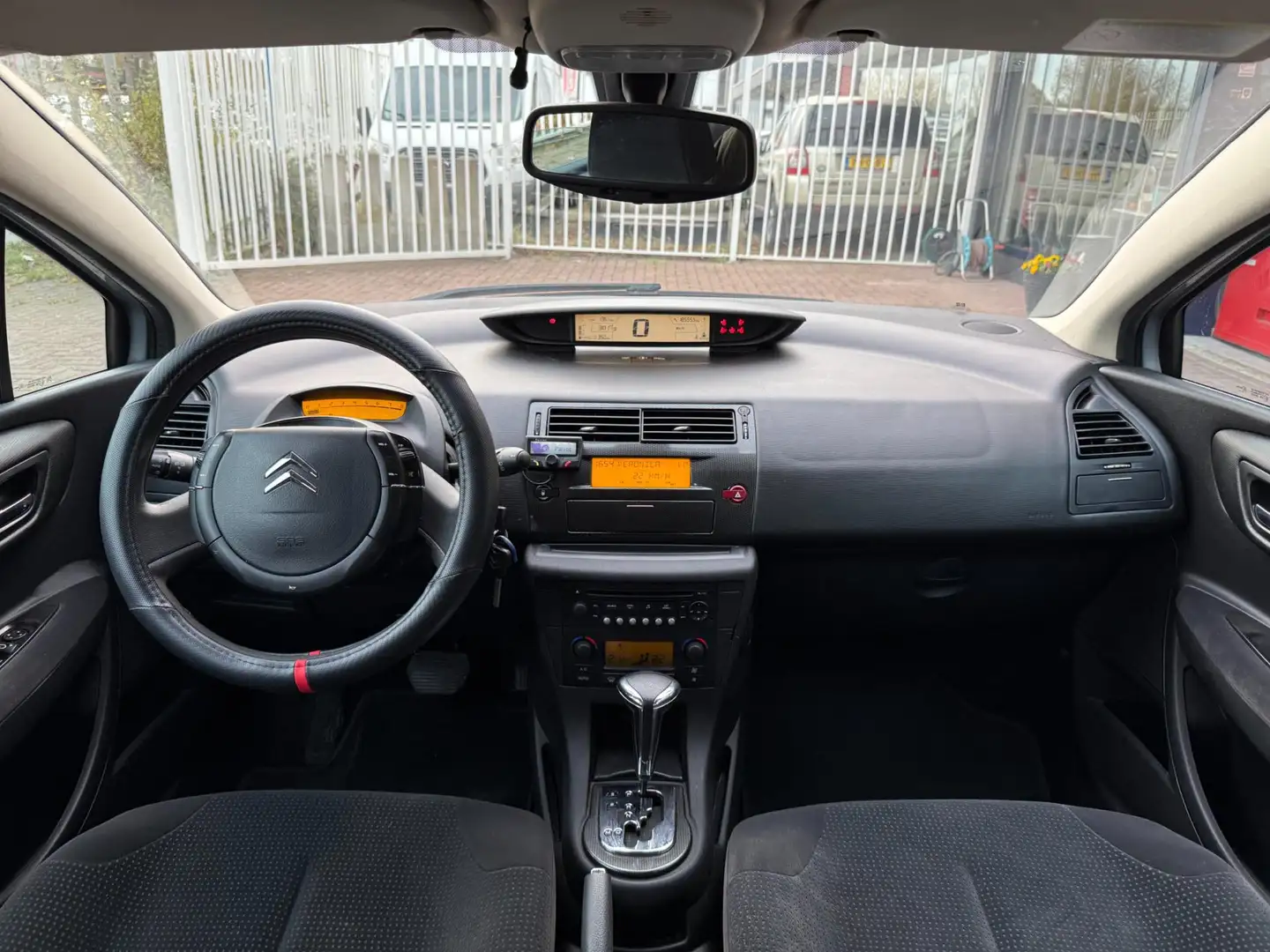 Citroen C4 1.6-16V Image | Automaat | Trekhaak | PDC | NAP Grau - 2