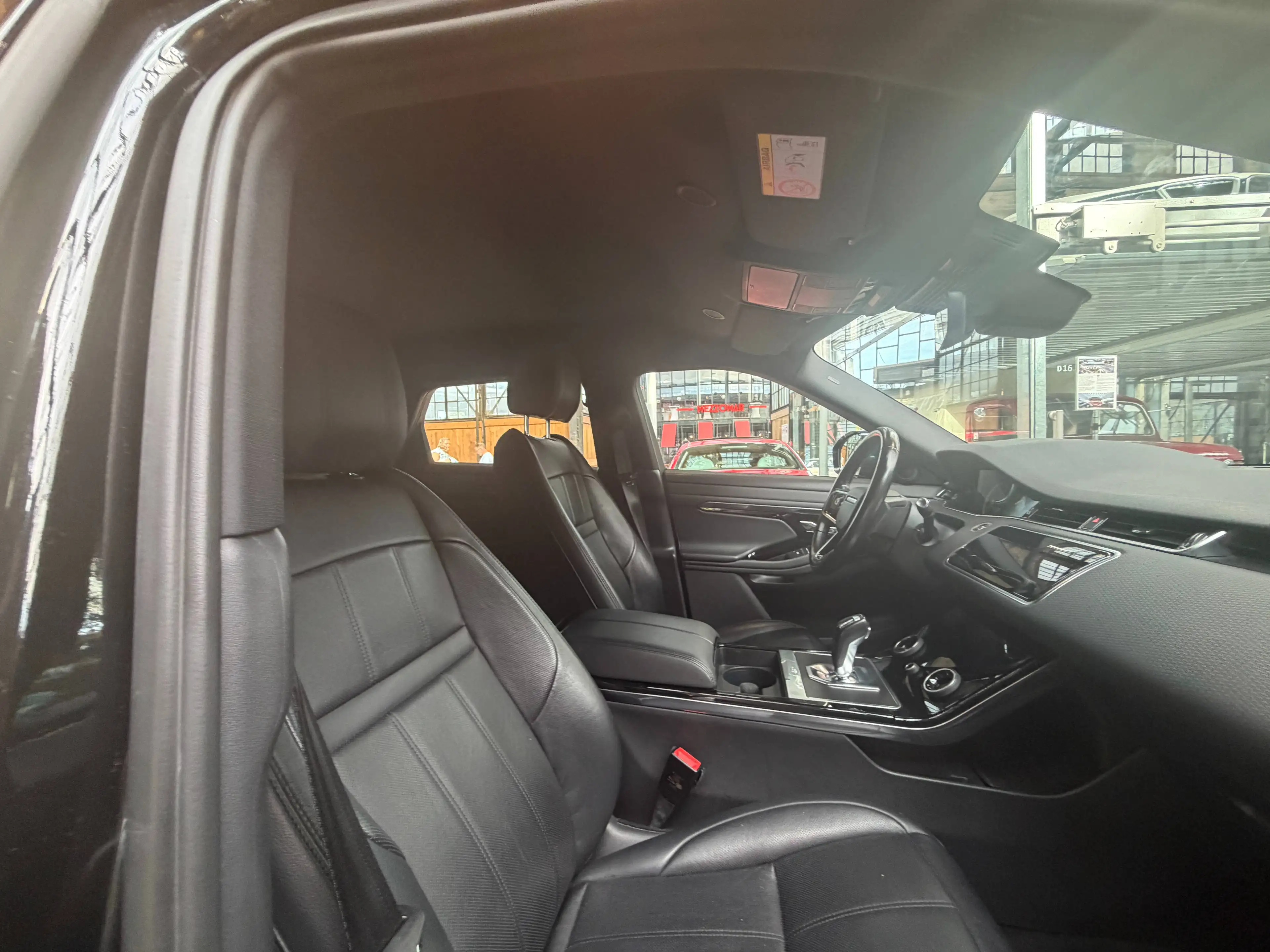 Land Rover Range Rover Evoque S — photo 11