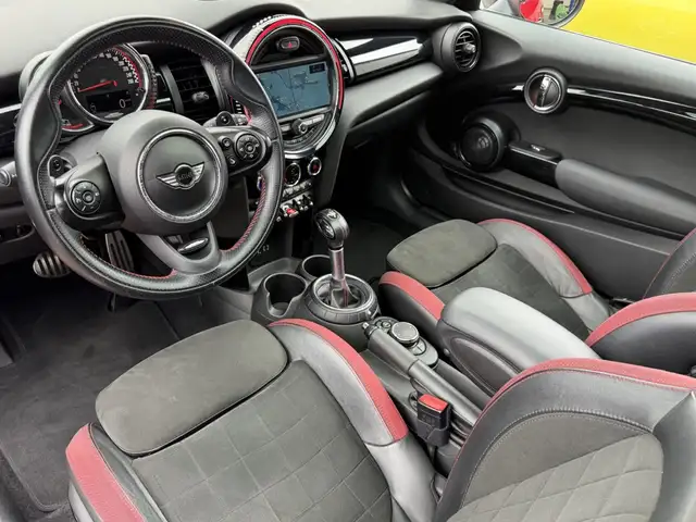 Mini Cooper view 8