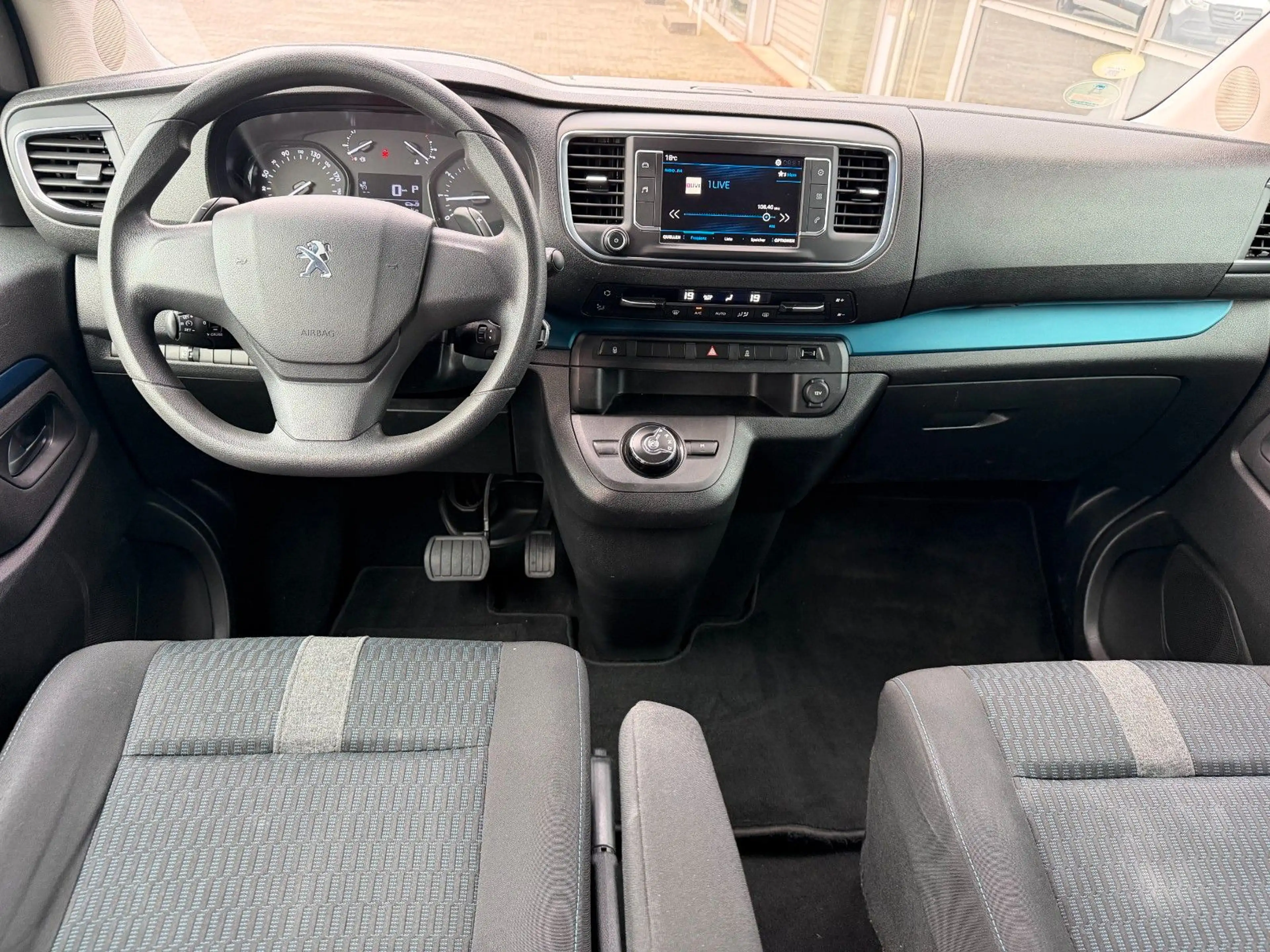 Peugeot Traveller Active L3 2.0 Kamera AUT 8 Sitzer ATM — photo 2