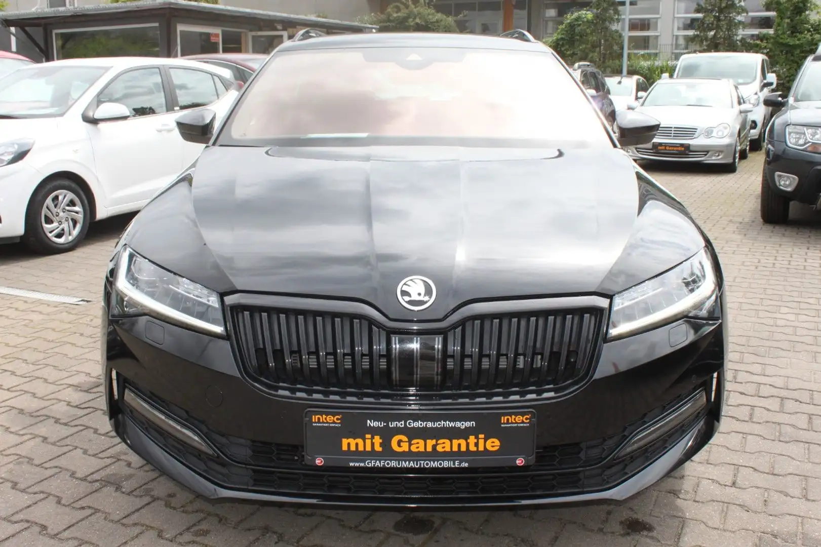 Skoda Superb Combi Sportline Aut.2,0TDI AHK Leder Matr Schwarz - 2