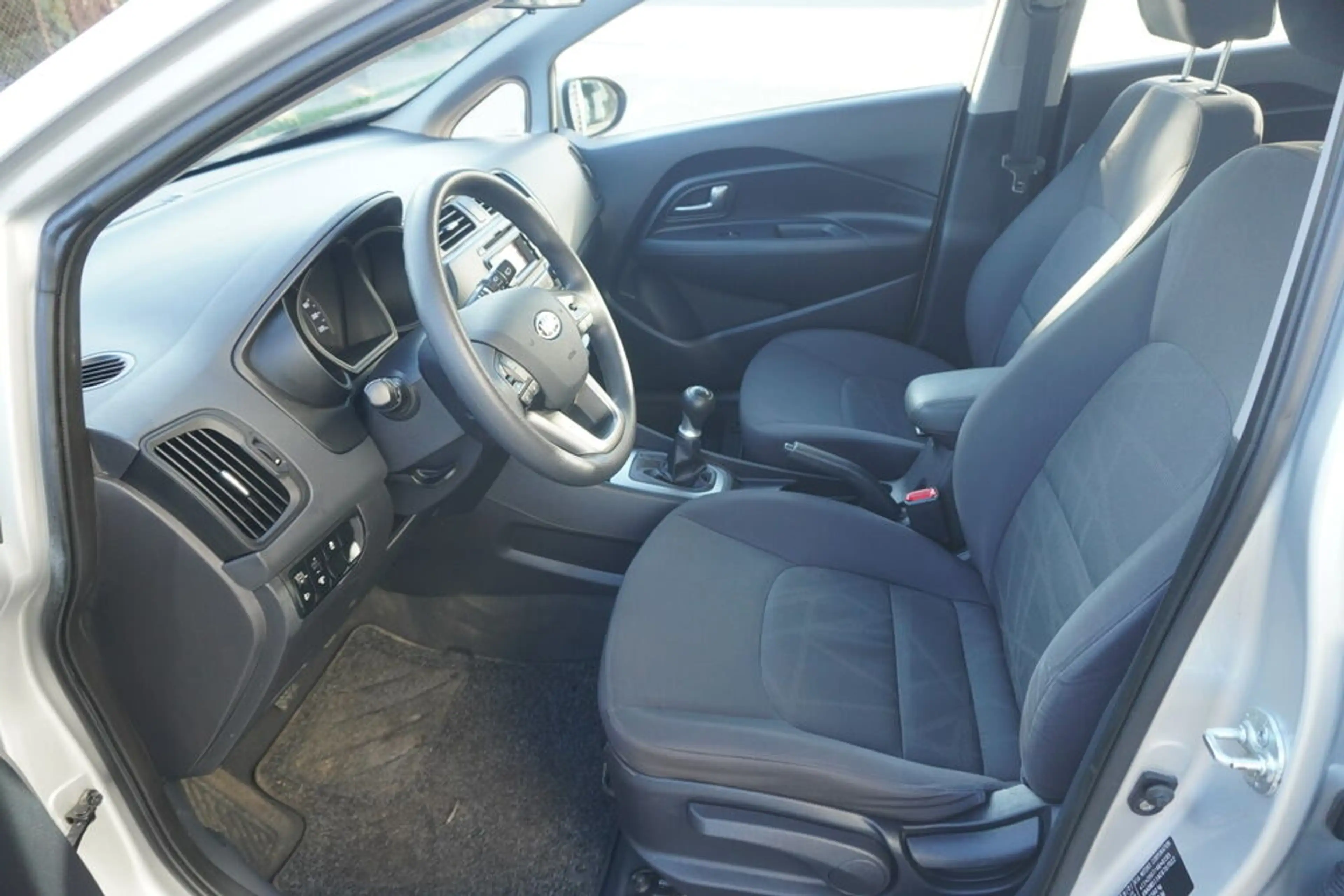 Kia Rio 1,2 Cool — photo 8