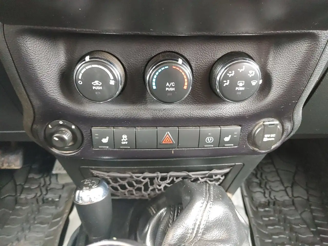 Jeep Wrangler photo Jeep Wrangler