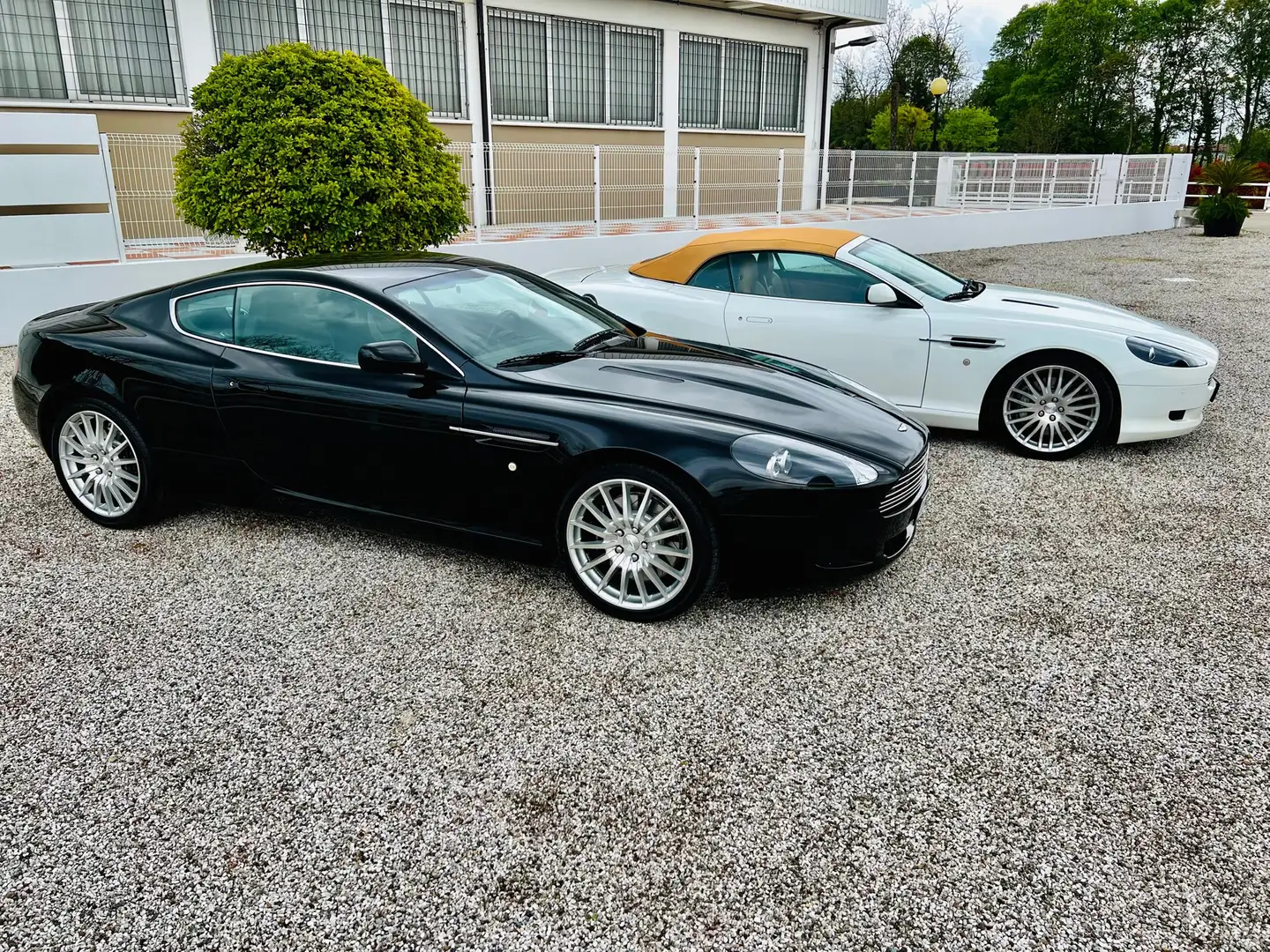 Aston Martin DB9 DB9 coupe 6.0 touchtronic 2 crna - 1