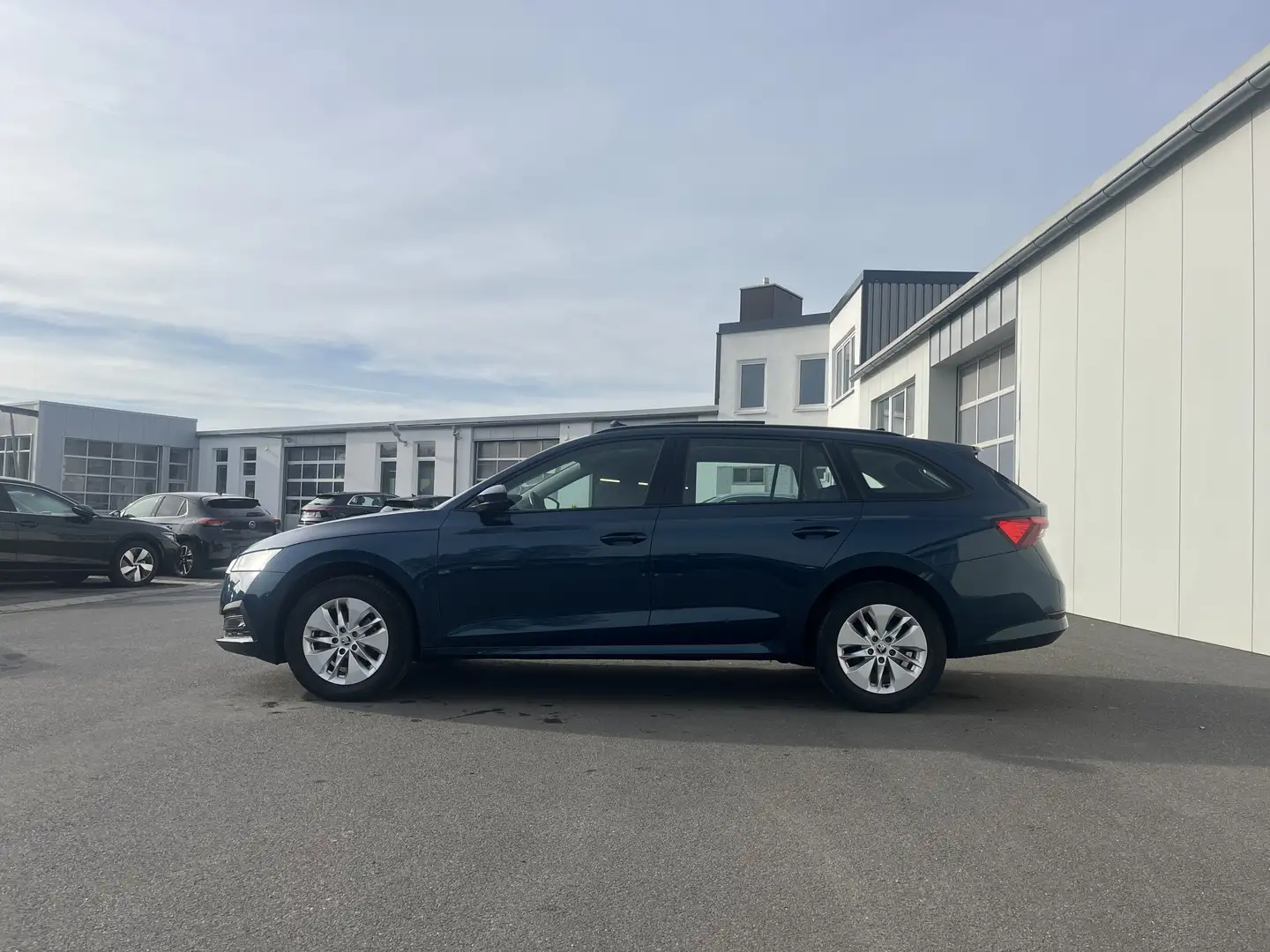 Skoda Octavia Combi2.0 TDI Ambition 144€ m. 20% Anzahlung AHK Azul - 2