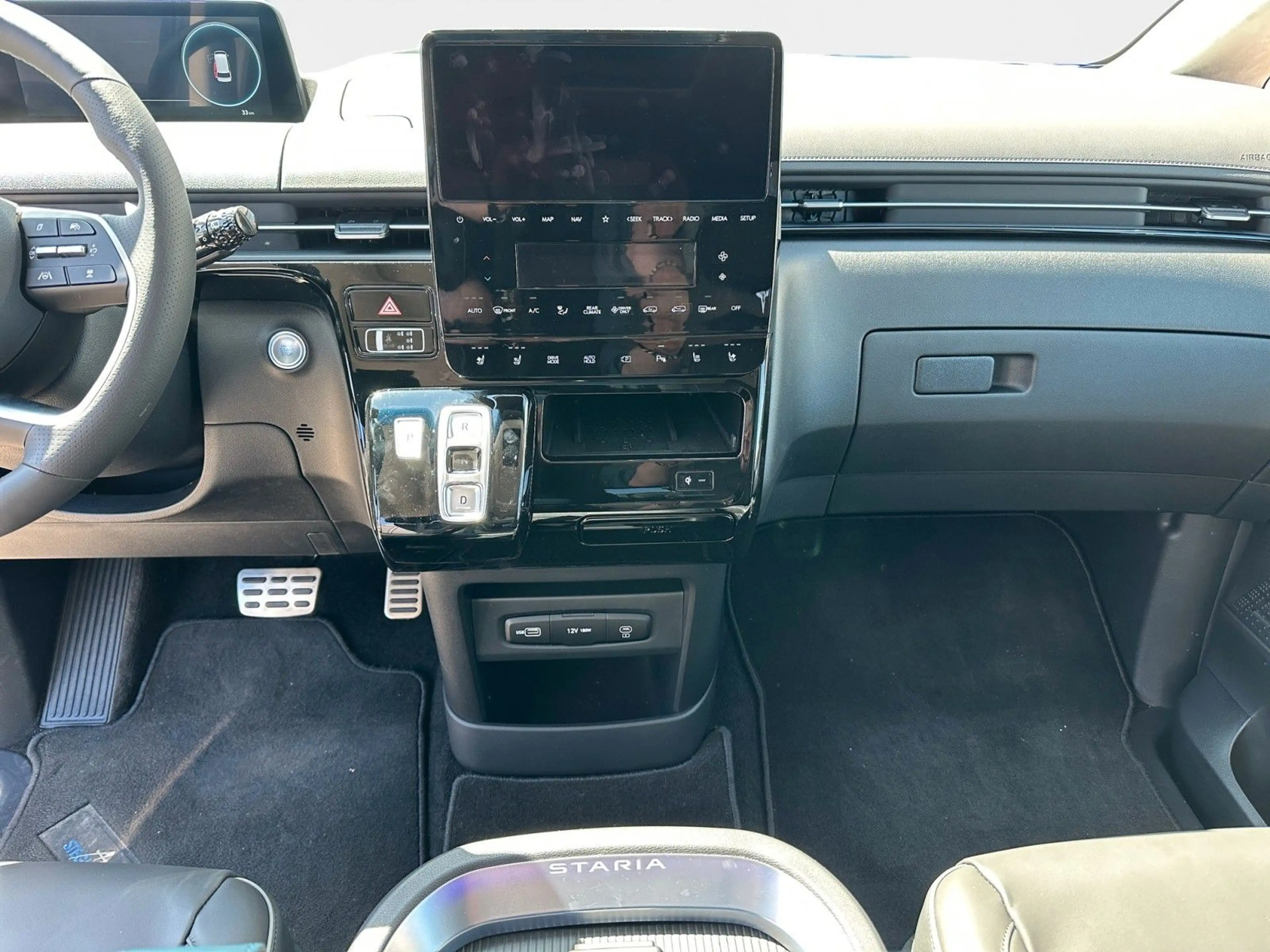 Hyundai STARIA Signature Hybrid 2WD Panoramadach — photo 11