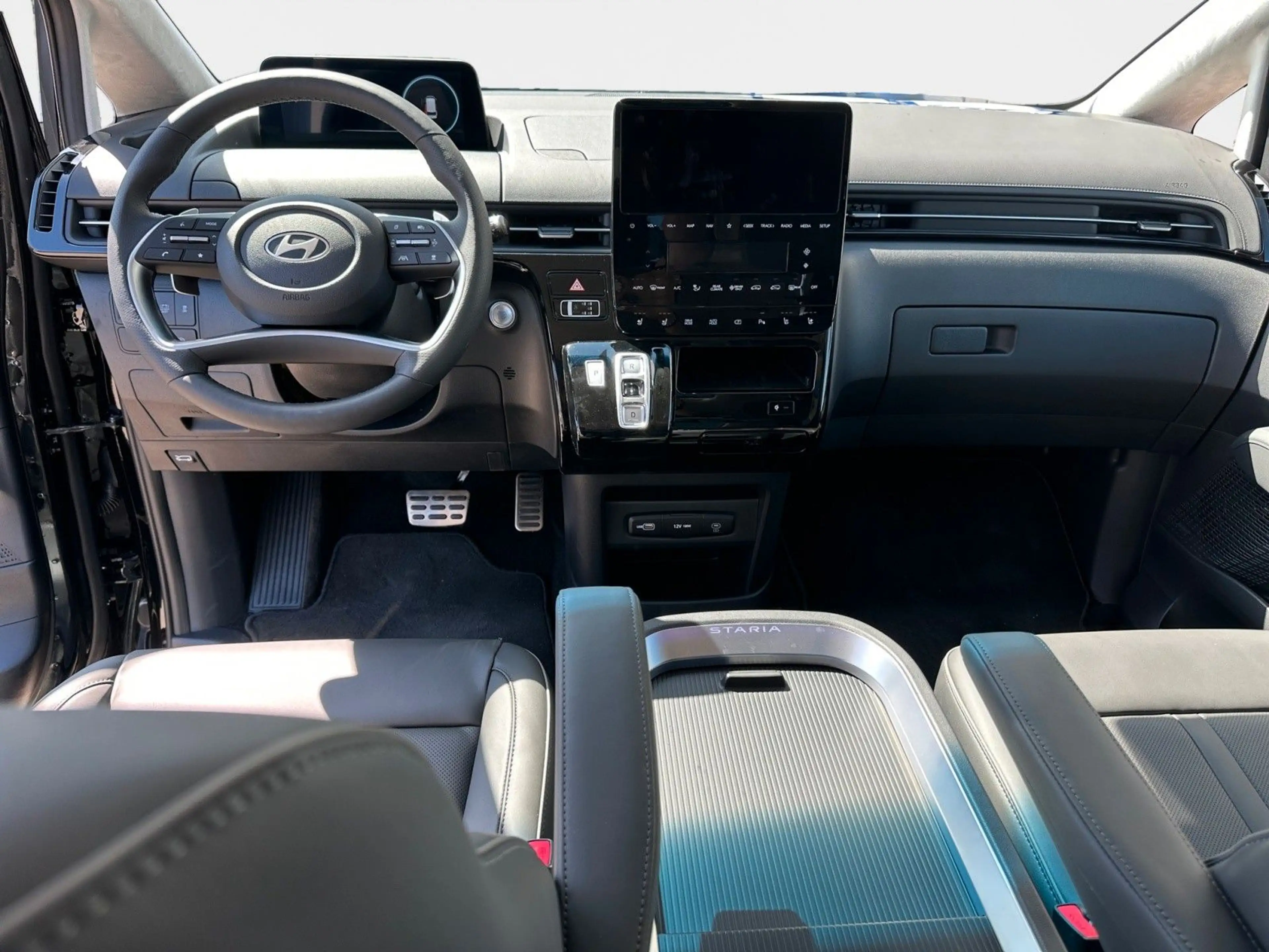 Hyundai STARIA Signature Hybrid 2WD Panoramadach — photo 10