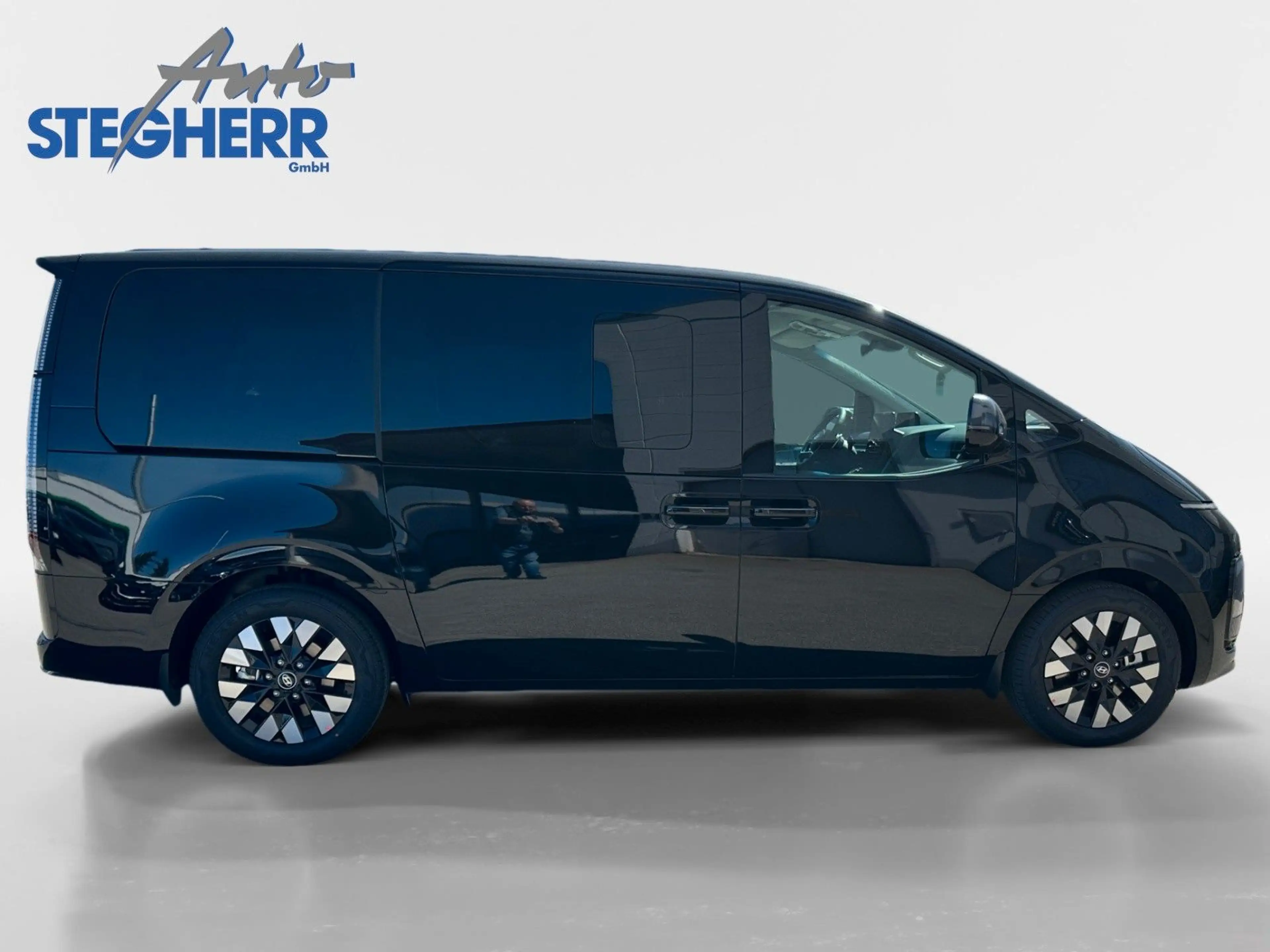 Hyundai STARIA Signature Hybrid 2WD Panoramadach — photo 6