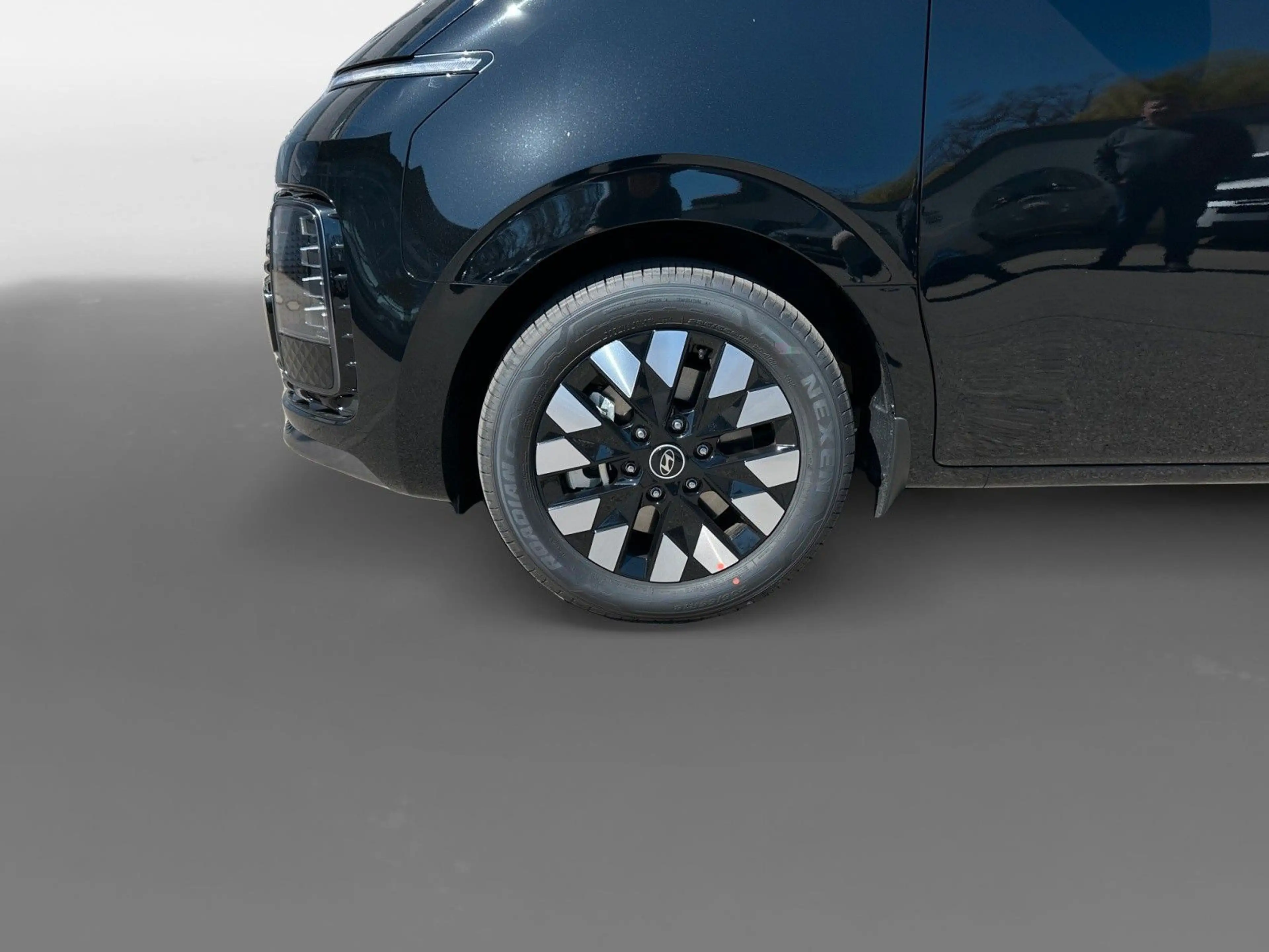Hyundai STARIA Signature Hybrid 2WD Panoramadach — photo 14