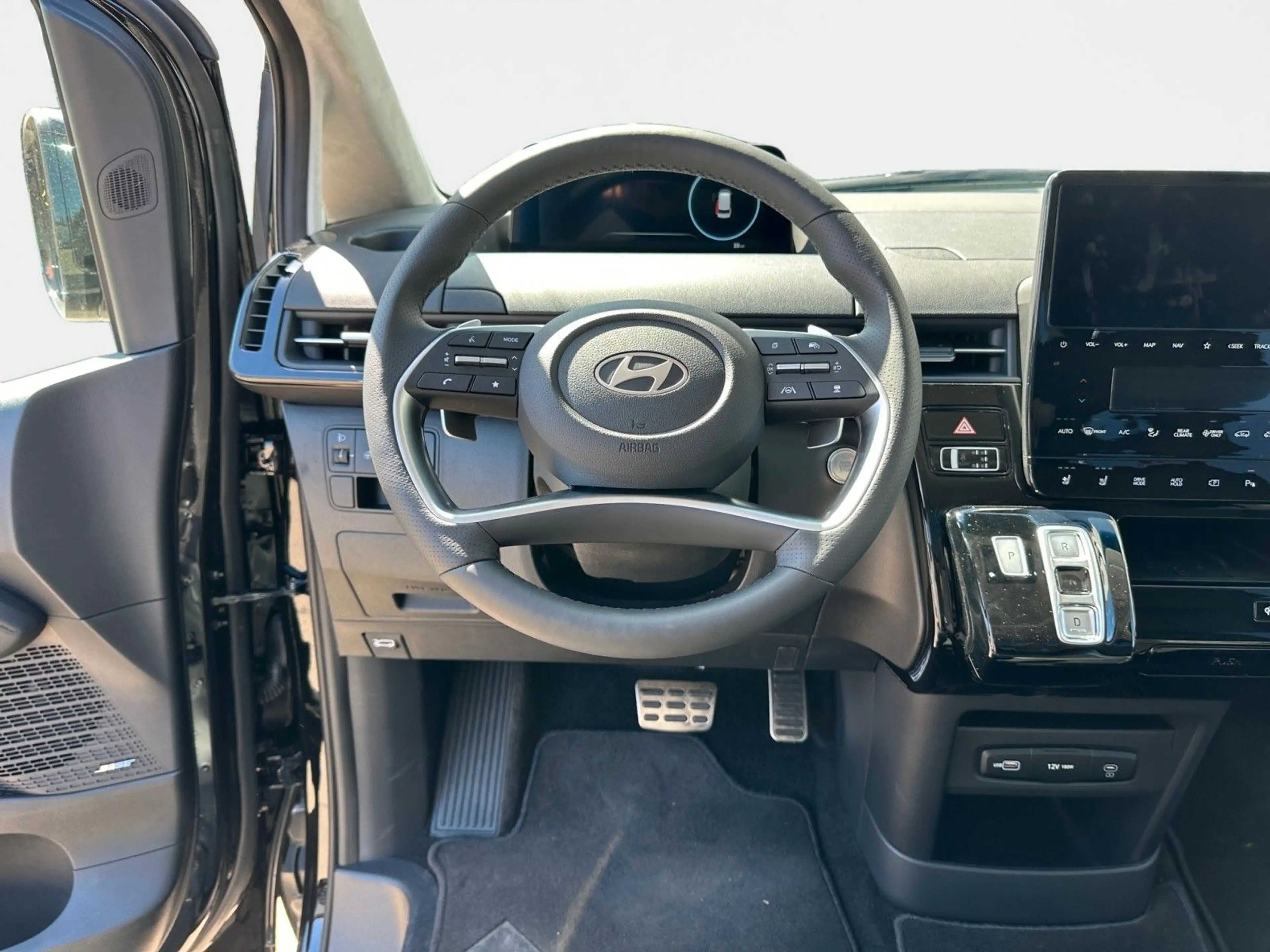 Hyundai STARIA Signature Hybrid 2WD Panoramadach — photo 12