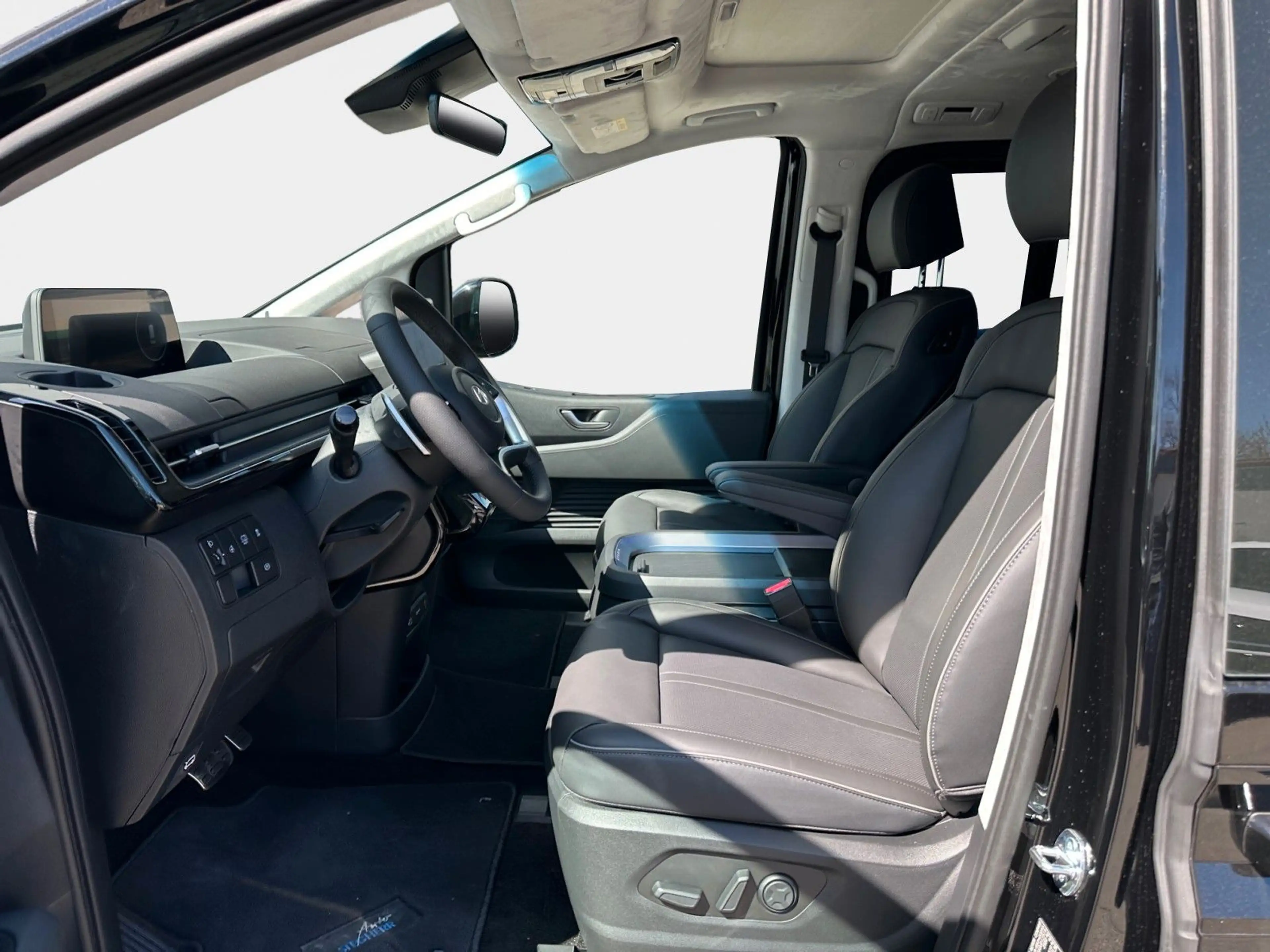 Hyundai STARIA Signature Hybrid 2WD Panoramadach — photo 9
