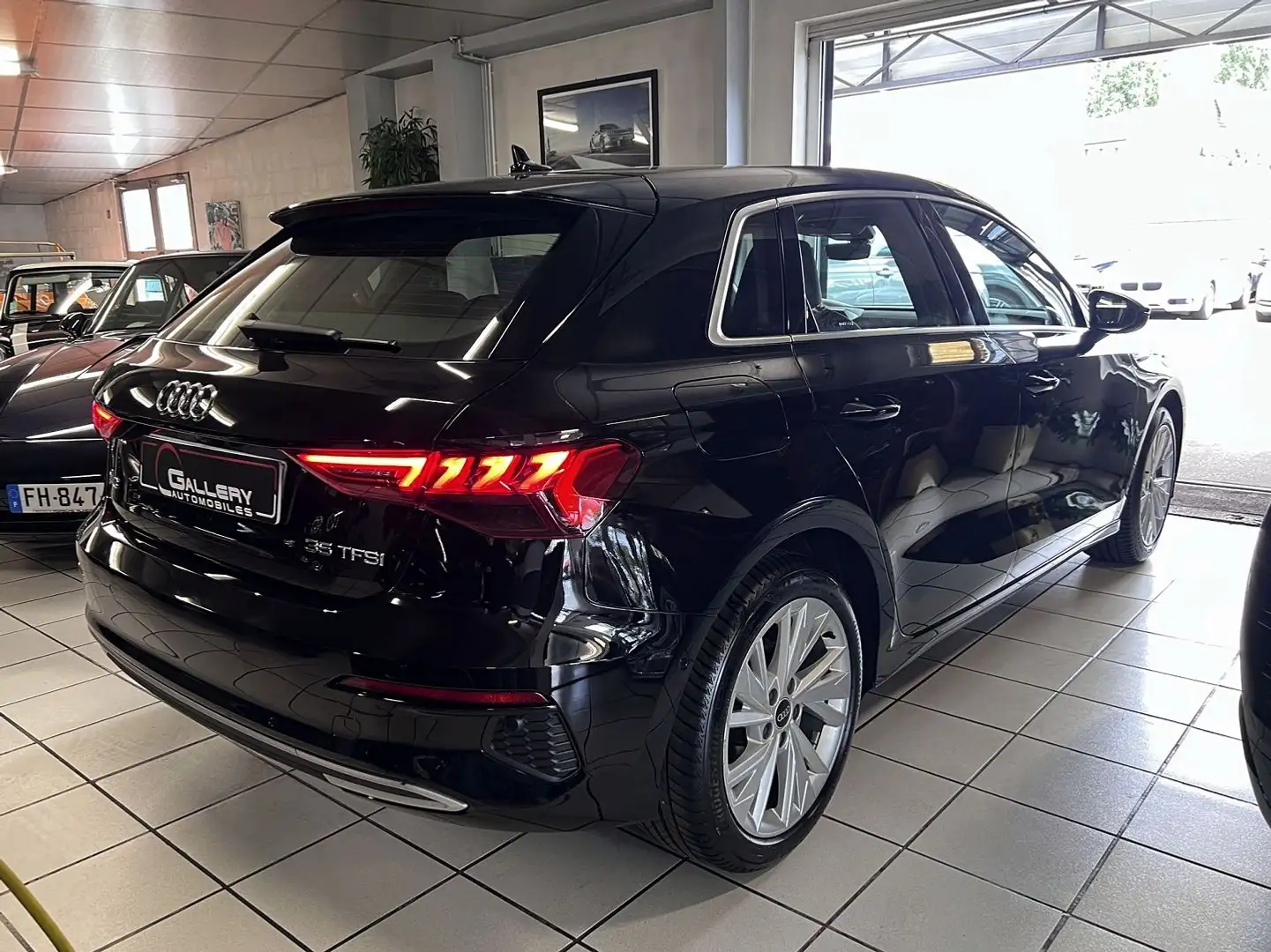 Audi A3 35 TFSI 150CH DESIGN LUXE Noir - 2