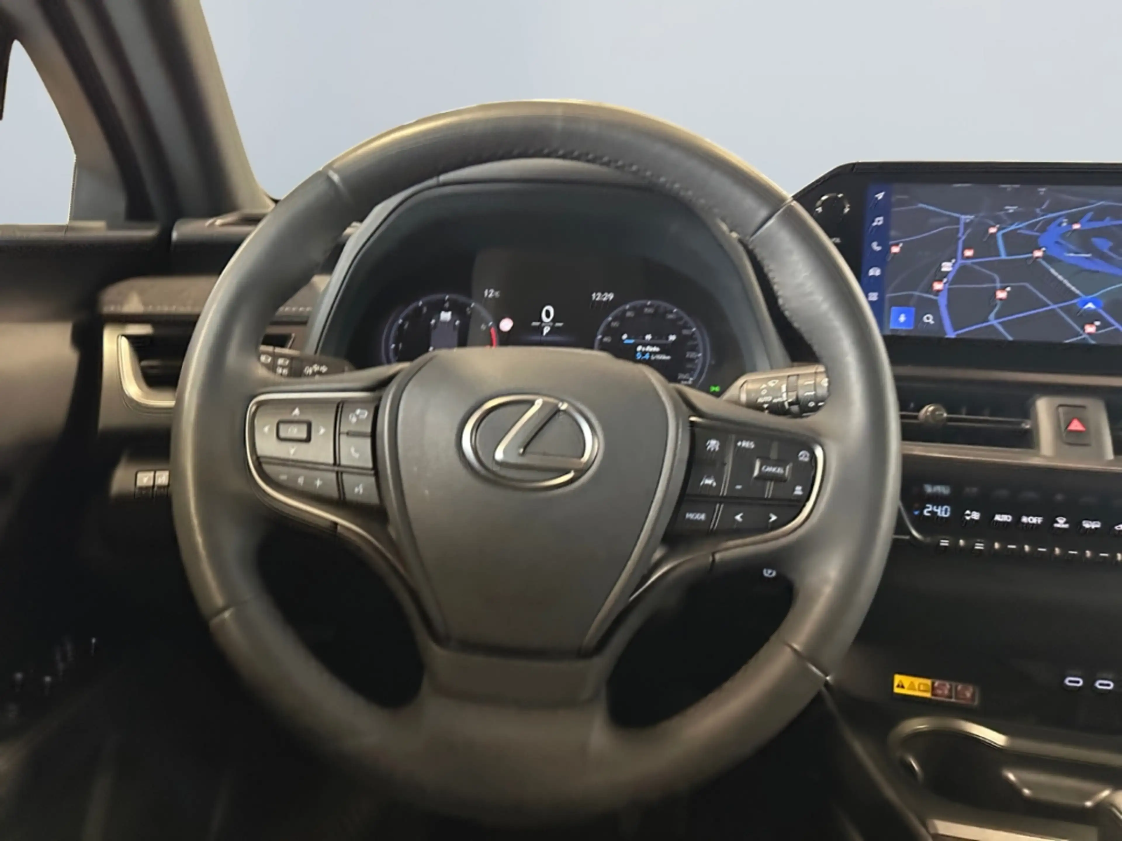 Lexus UX 300h F SPORT Design *LED*CAM*SHZ*CarPlay*PDC* — photo 12