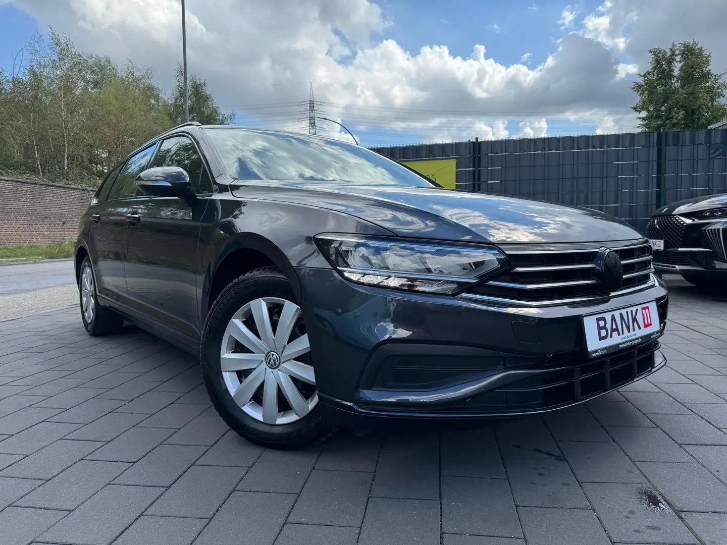 Volkswagen Passat Variant Basis AUTOMATIK TÜV NEU Grau - 1