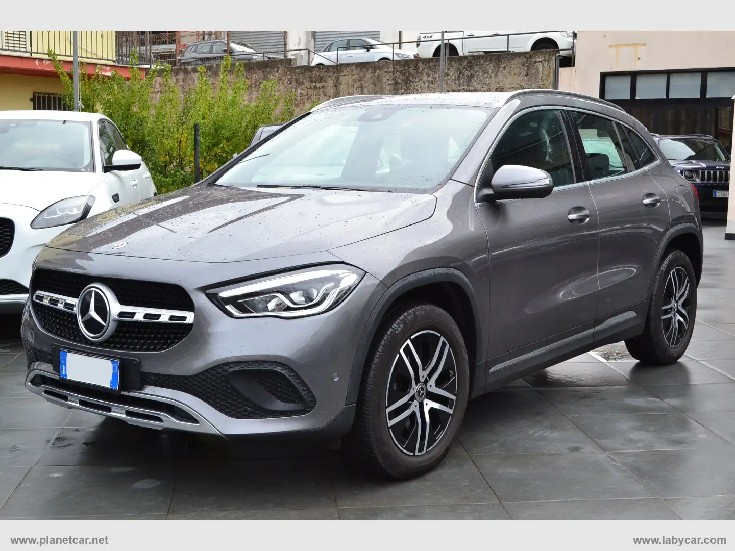 Mercedes-Benz GLA 180 GLA 200 d Automatic Sport Plus Grau - 1