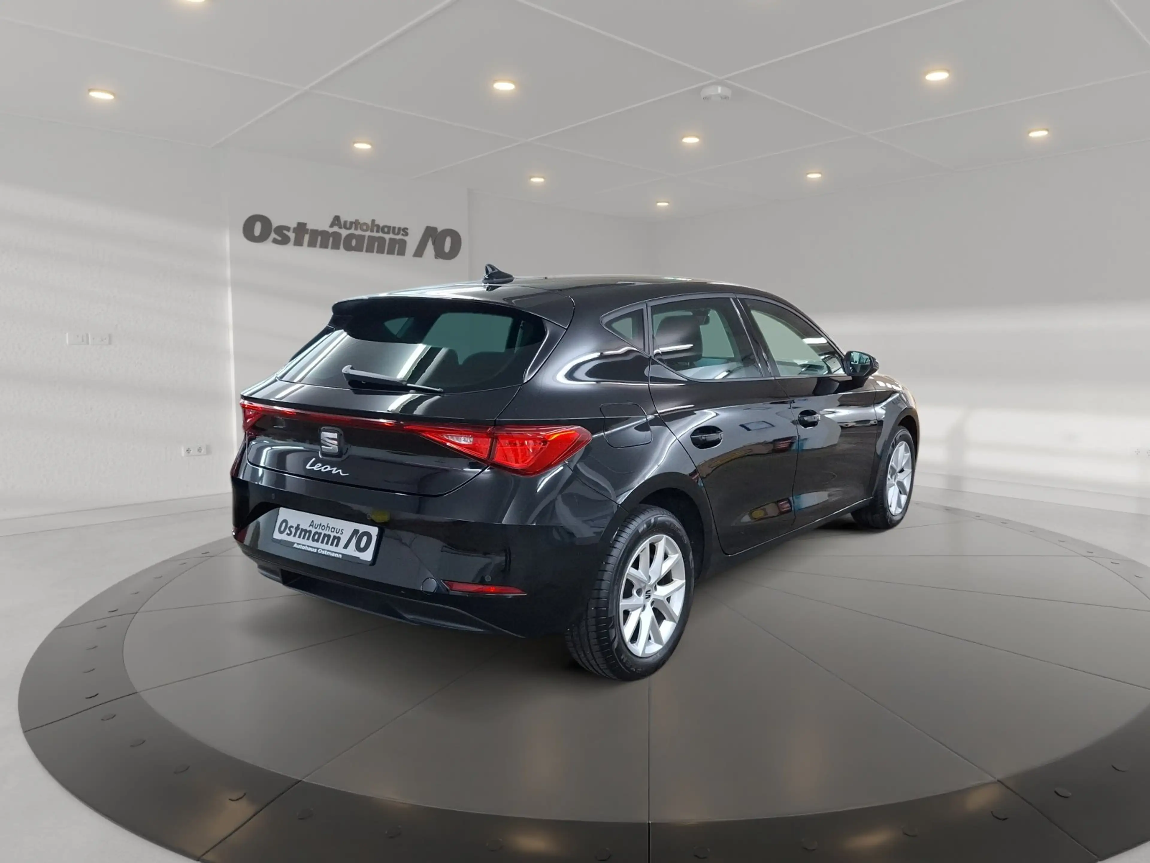 SEAT Leon Style 1.5 TSI Navi CarPlay LED SHZ PDC — photo 4