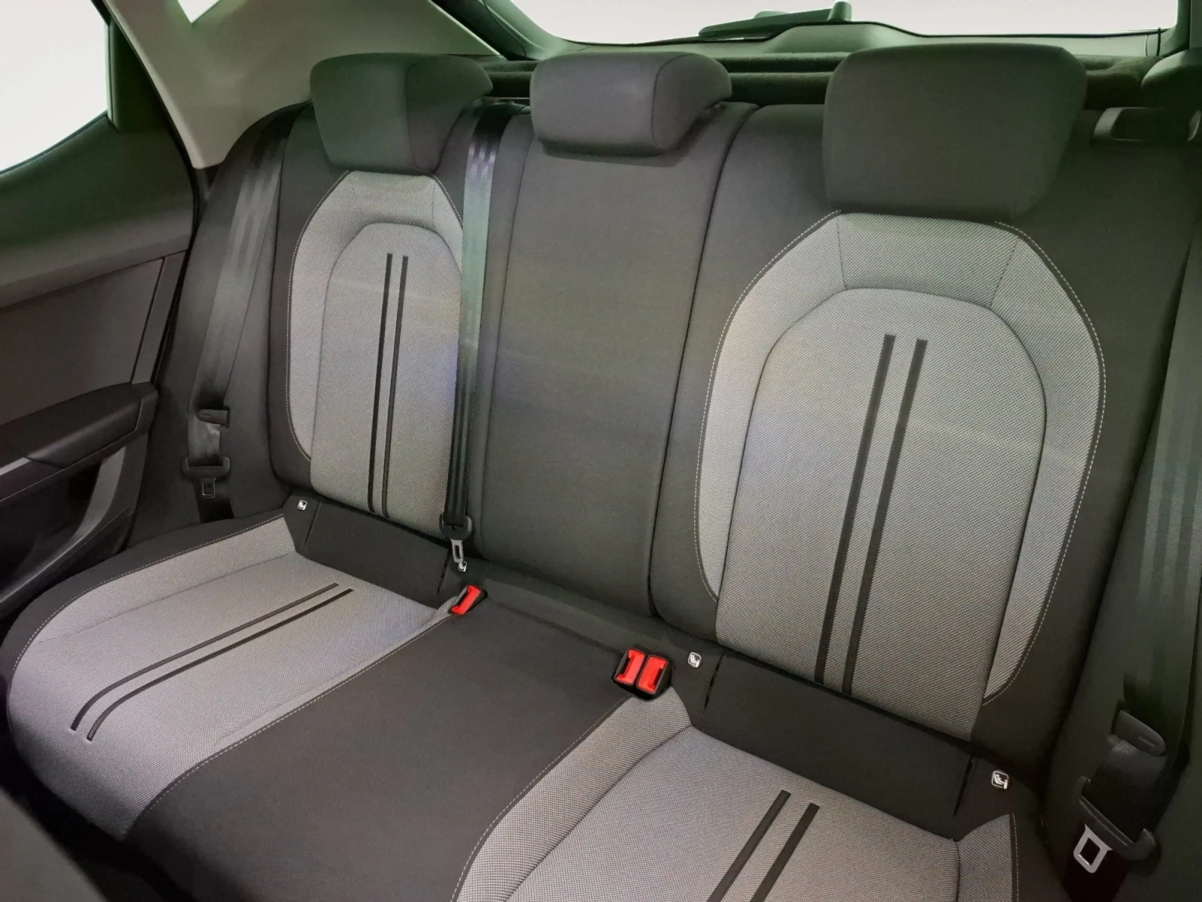 SEAT Leon Style 1.5 TSI Navi CarPlay LED SHZ PDC — photo 8